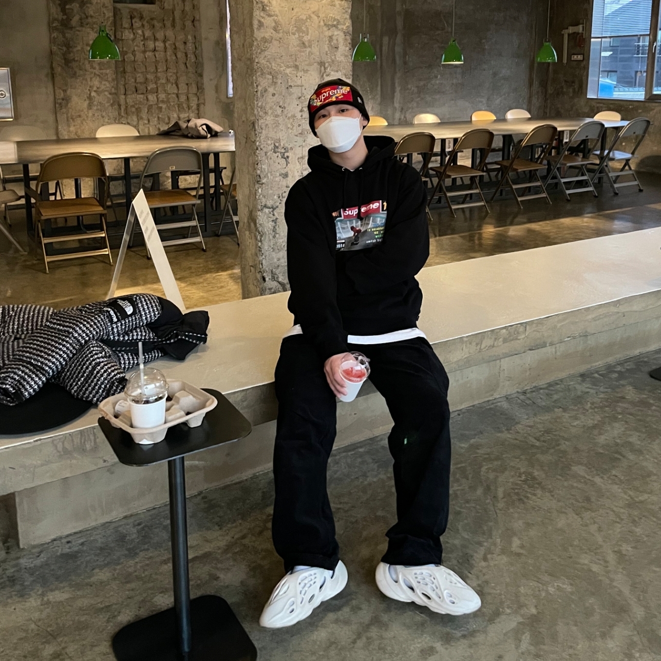 Supreme x Skittles New Era Beanie Black - 21FW, Supreme x Thrasher Hooded Sweatshirt Black - 21FW 착용 스타일