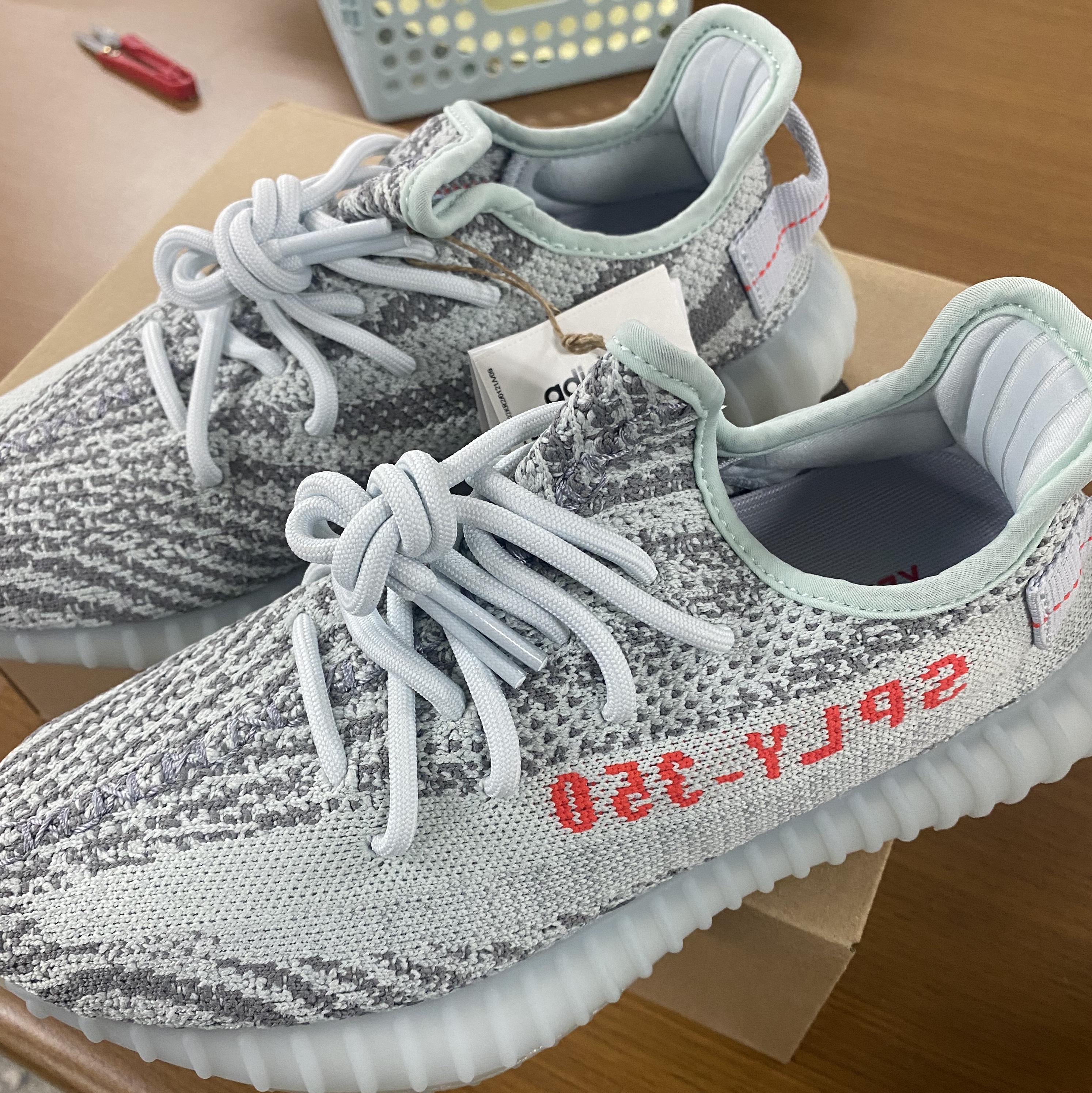 Adidas Yeezy Boost 350 V2 Blue Tint 2017 착용 스타일