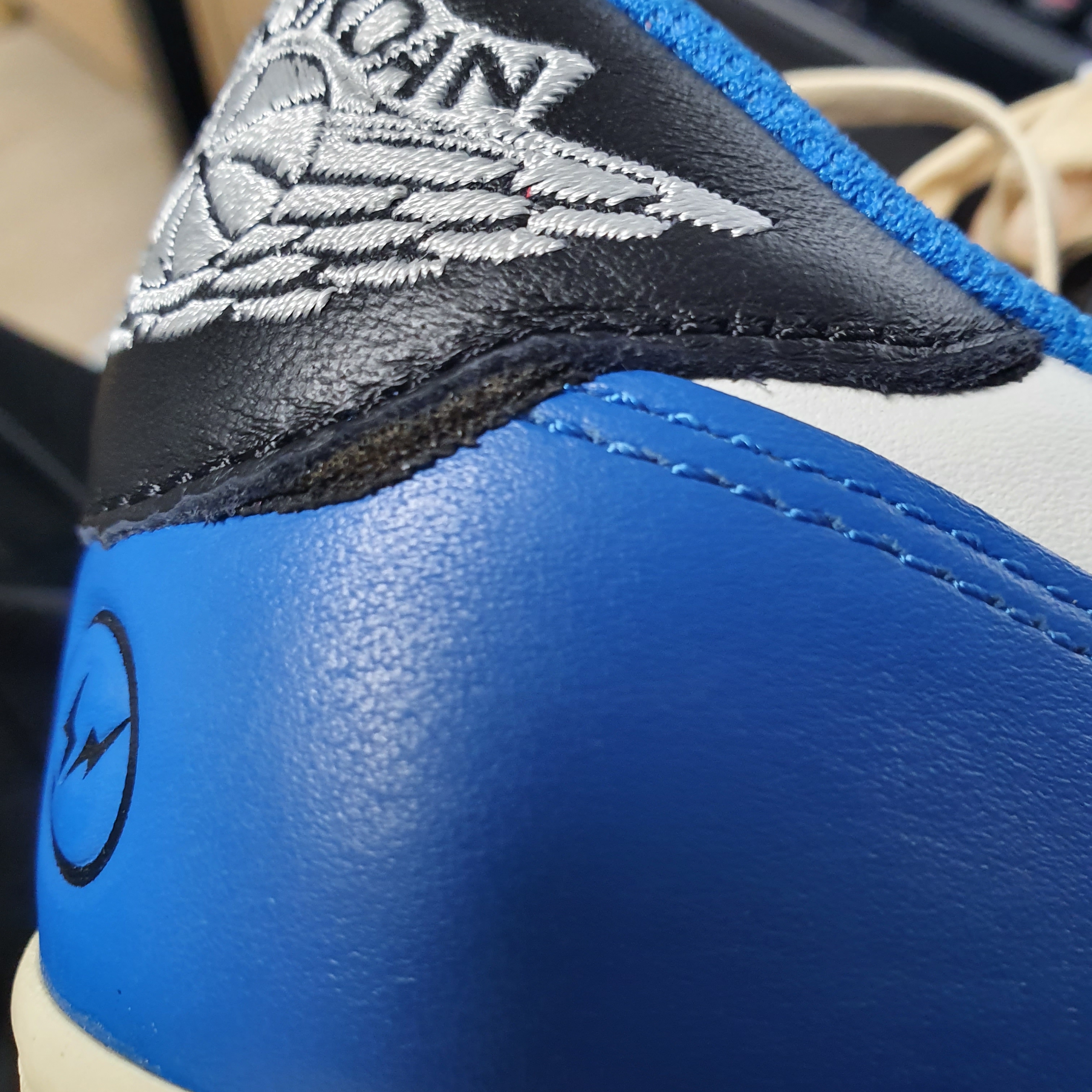 Jordan 1 x Travis Scott x Fragment Retro Low OG SP Military Blue 착용 스타일 - 1
