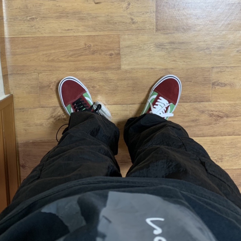 Vans x Supreme Old Skool Tribal Green Burgundy 착용 스타일