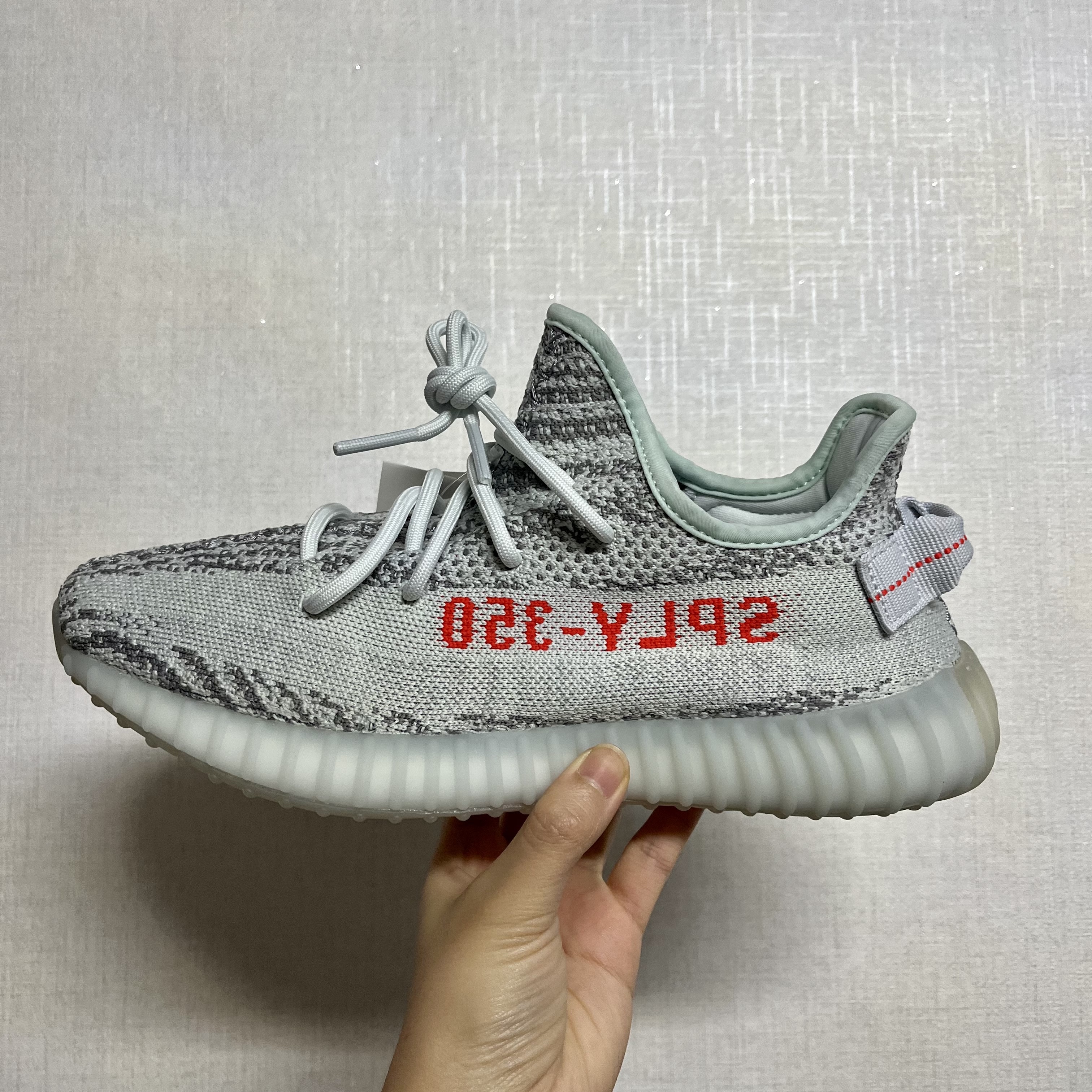 Adidas Yeezy Boost 350 V2 Blue Tint 2017 착용 스타일