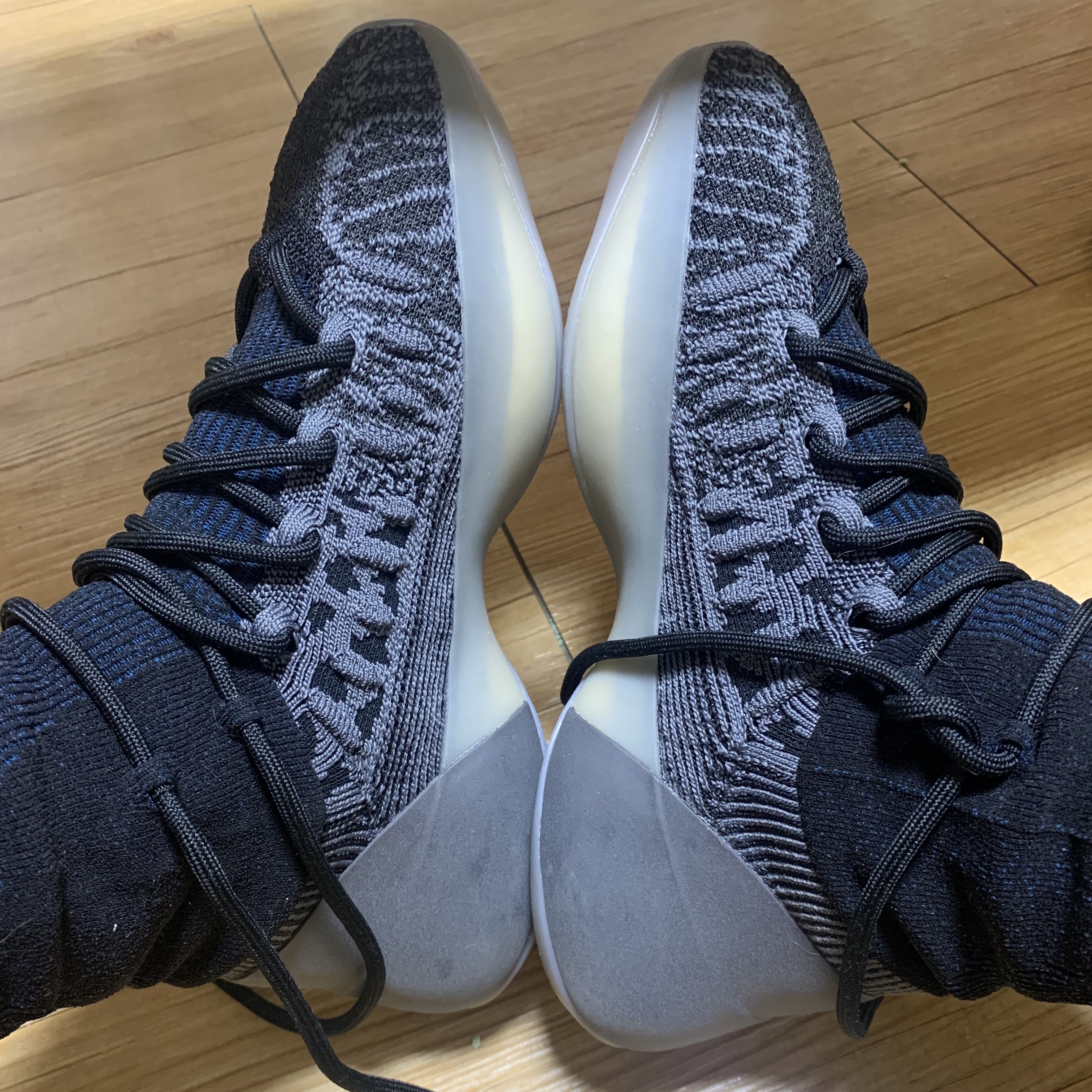 Adidas Yeezy BSKTBL Knit Slate Blue 착용 스타일