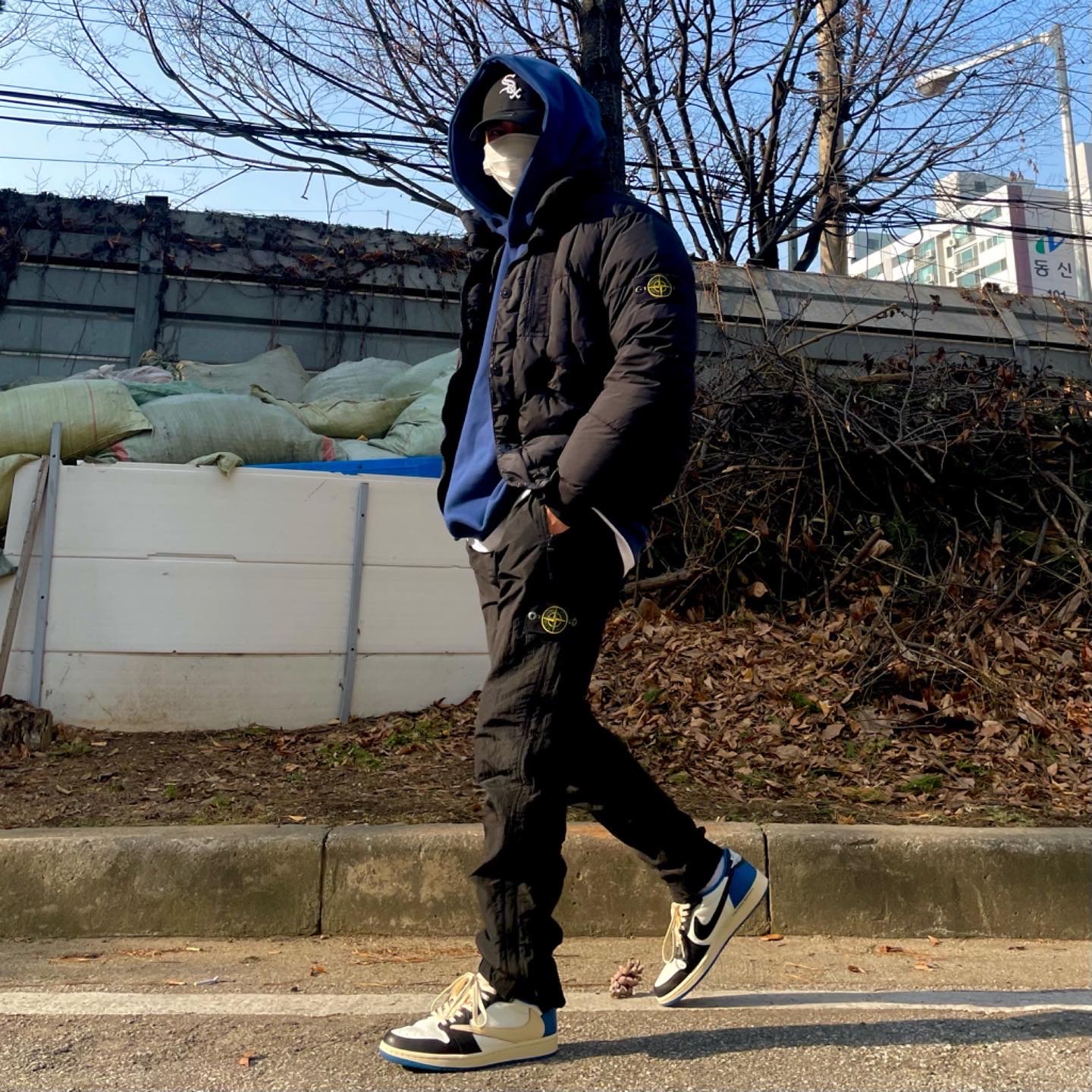 Jordan 1 x Travis Scott x Fragment Retro Low OG SP Military Blue 착용 스타일