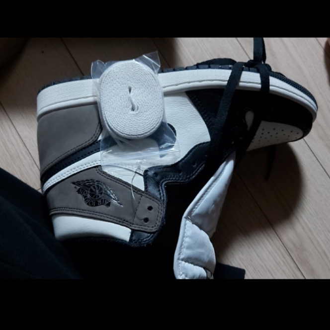 Jordan 1 Retro High OG Black Mocha 착용 스타일 - 2