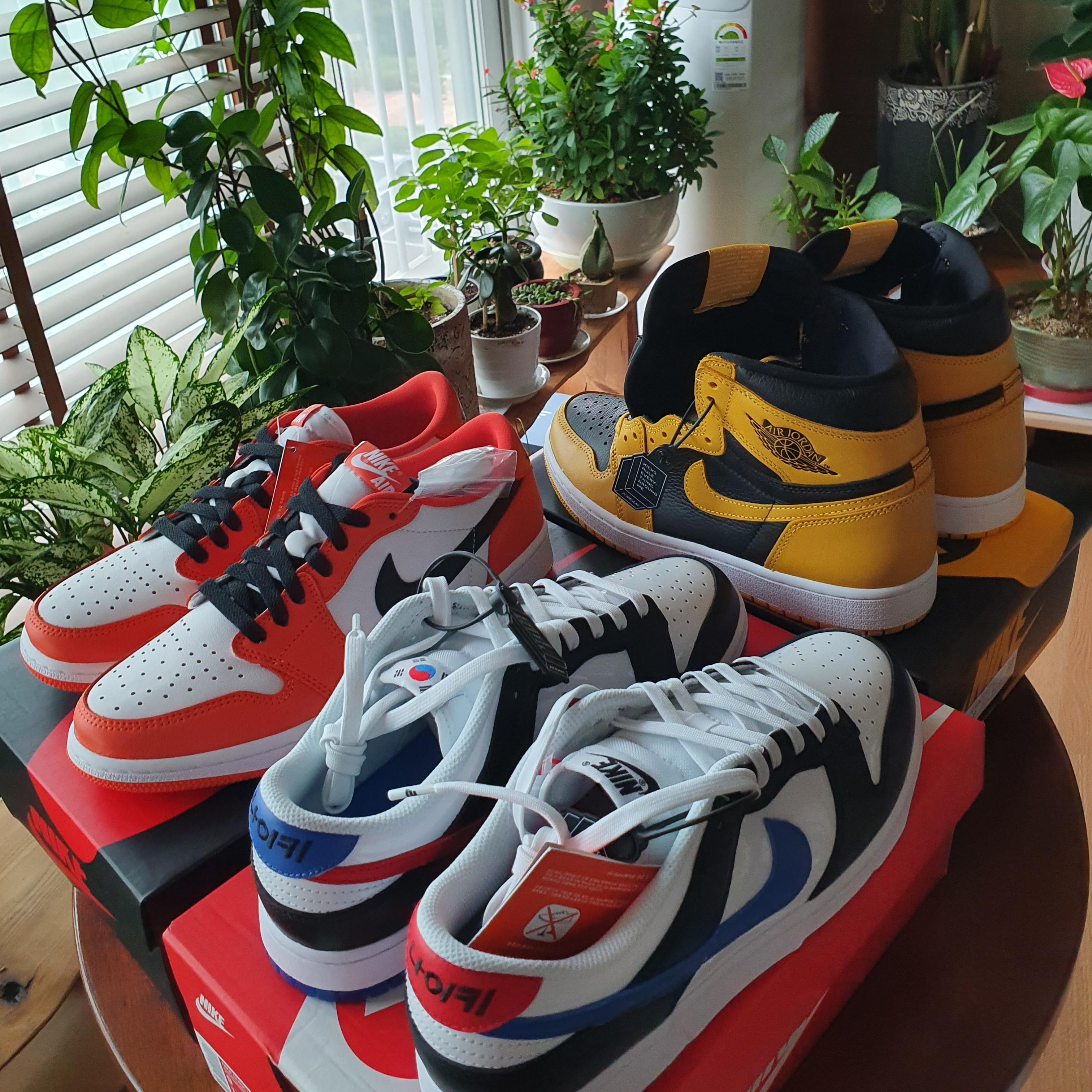 Jordan 1 Low OG Starfish, Jordan 1 Retro High OG Pollen 착용 스타일