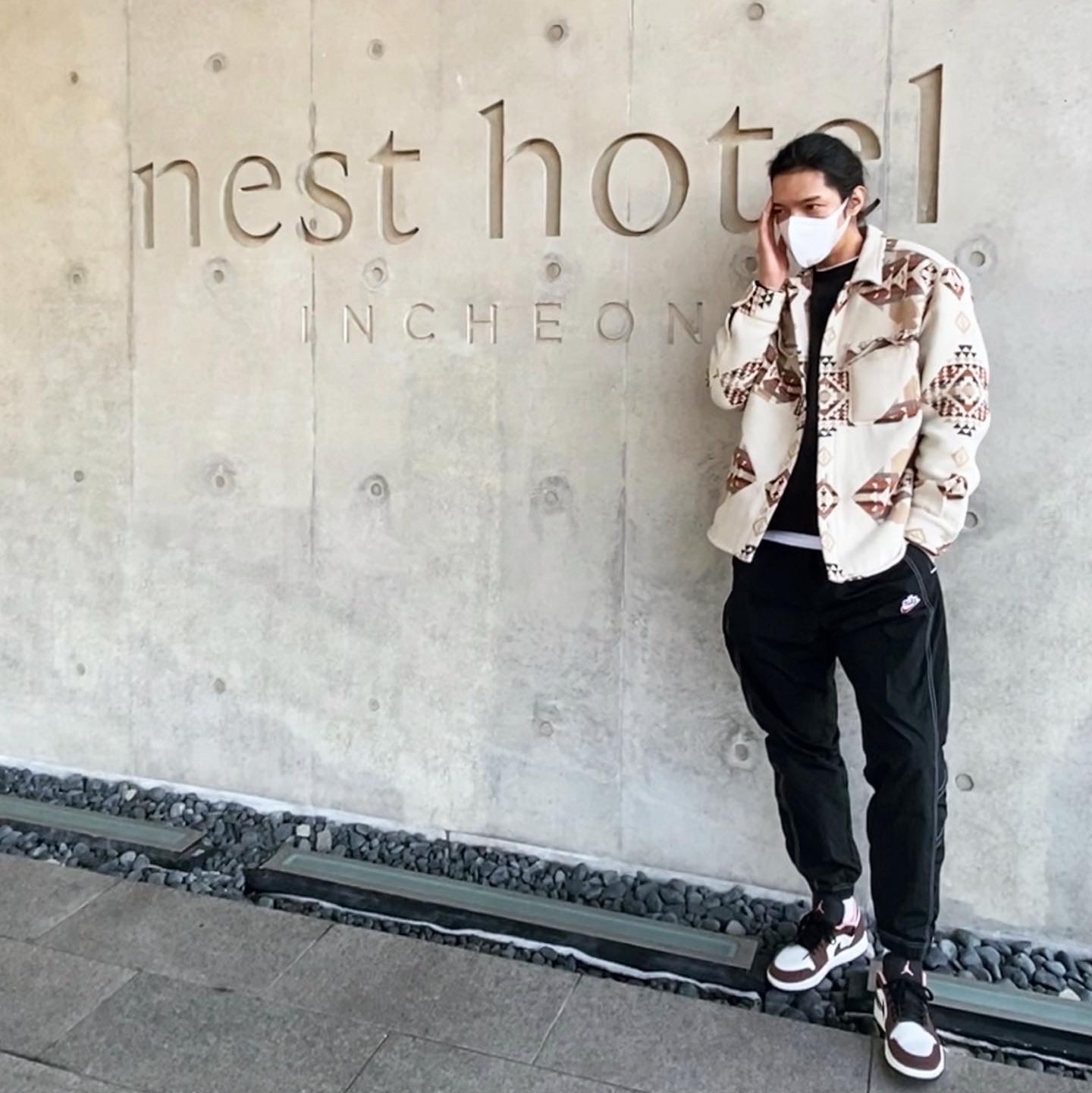 Jordan 1 Low SE Chocolate Bliss 착용 스타일 - 1
