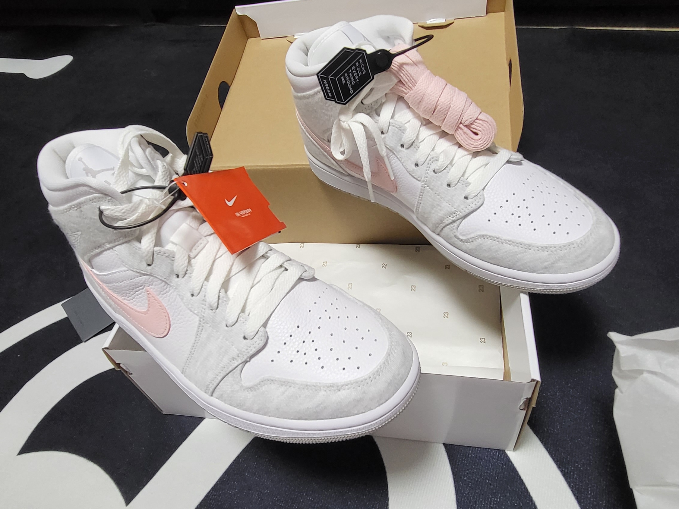 (W) Jordan 1 Mid SE Light Iron Ore 착용 스타일 - 4