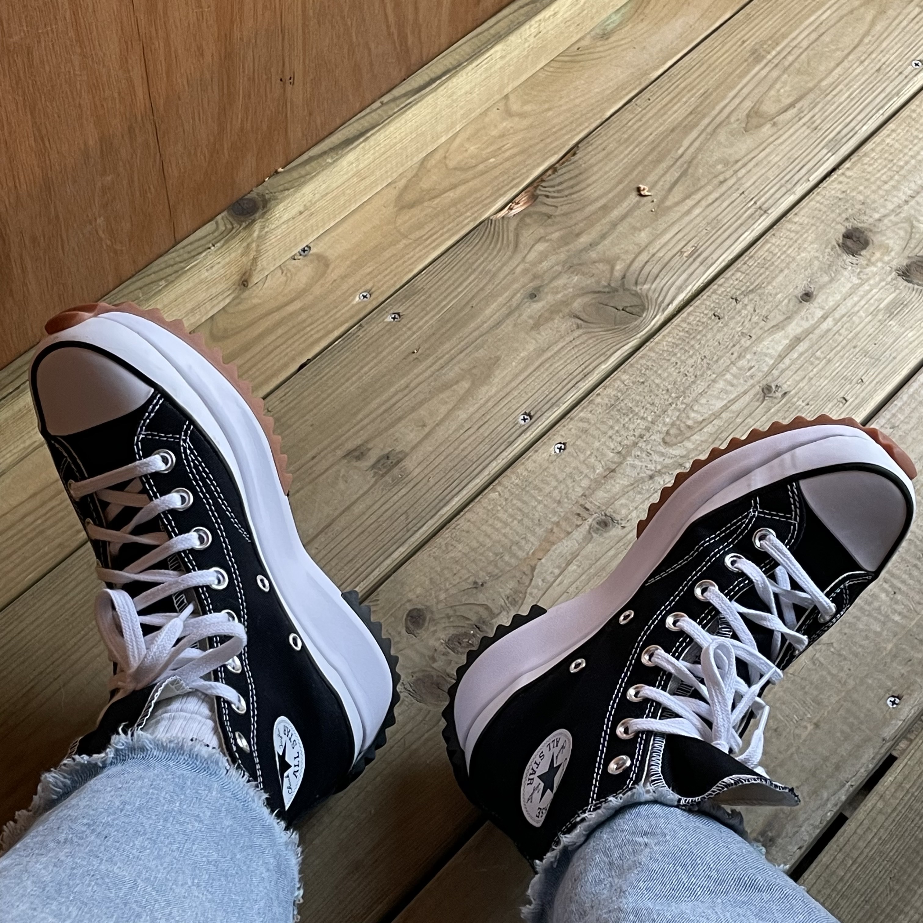 Converse Run Star Hike Hi Black White Gum 착용 스타일 - 3