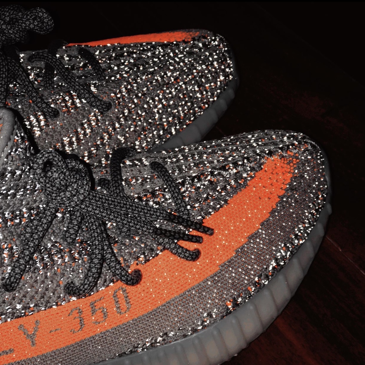 Adidas Yeezy Boost 350 V2 Beluga - Reflective 착용 스타일 - 1