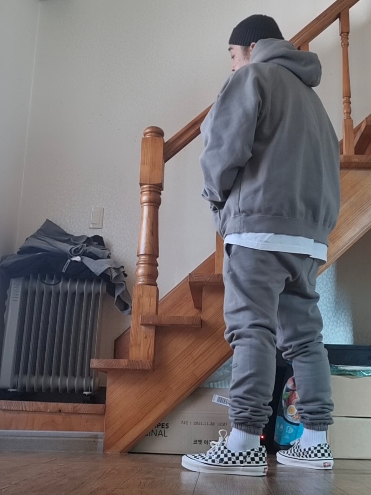 Essentials Sweatpants Cement - 20FW, Vans Vault OG Era LX Checkerboard Canvas 착용 스타일 - 3