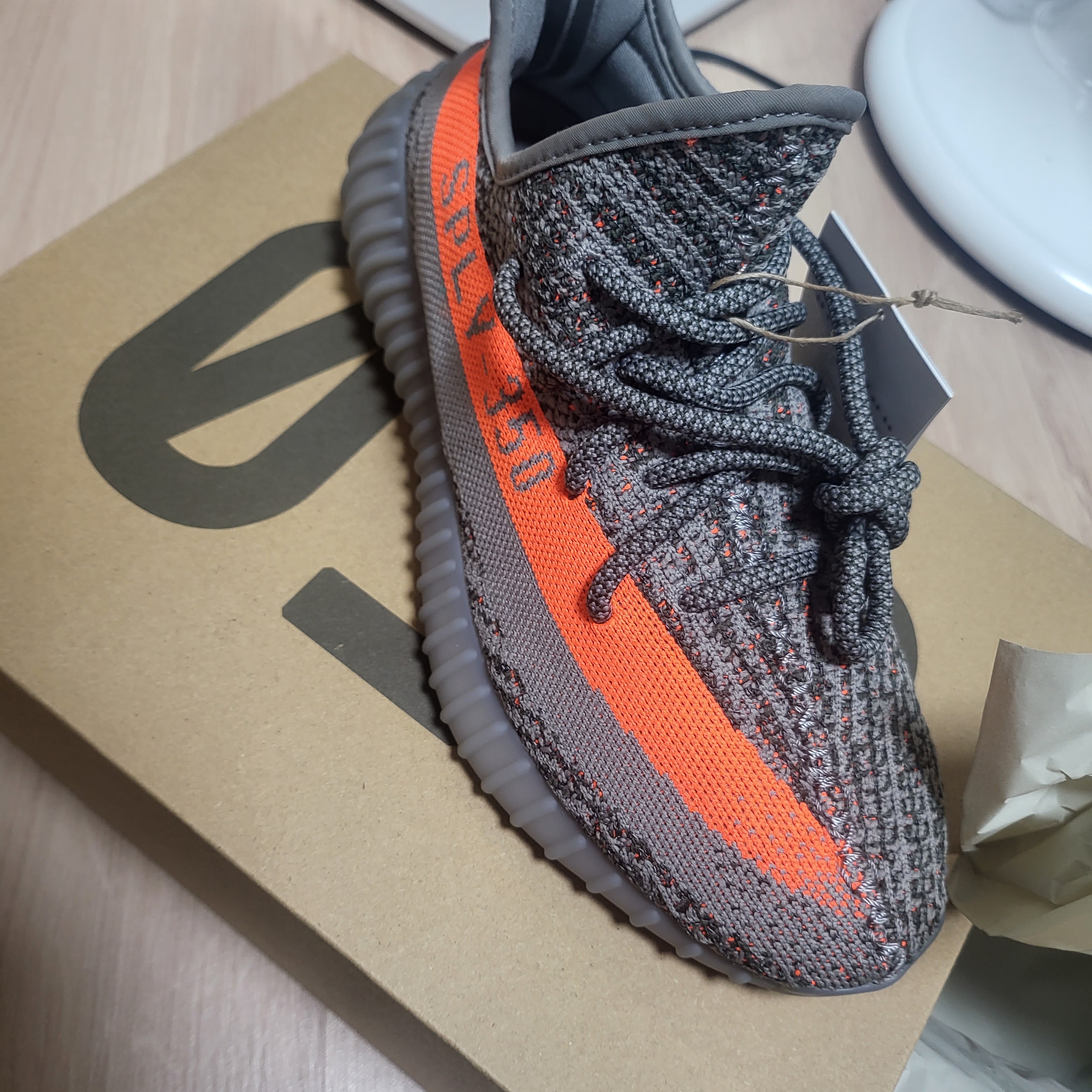 Adidas Yeezy Boost 350 V2 Beluga - Reflective 착용 스타일