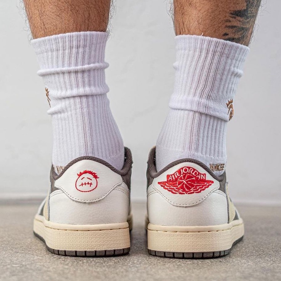 Jordan 1 x Travis Scott Retro Low OG SP Sail and Ridgerock, (PS) Jordan 1 x Travis Scott Retro Low OG SP Sail and Ridgerock 착용 스타일 - 5