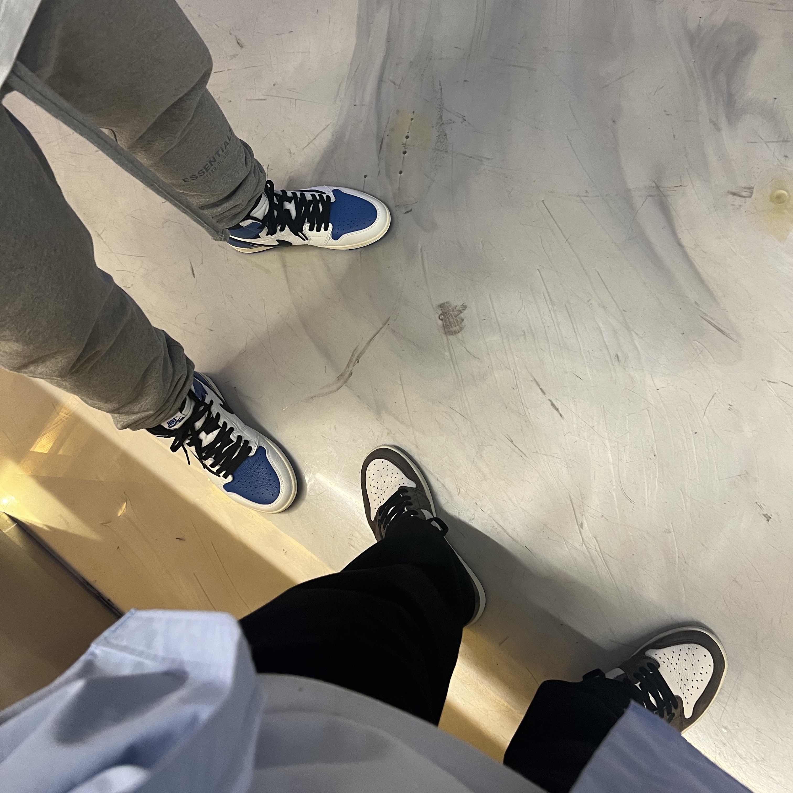 Jordan 1 x Travis Scott x Fragment Retro High OG SP Military Blue, Jordan 1 x Travis Scott Retro High OG SP Mocha 착용 스타일