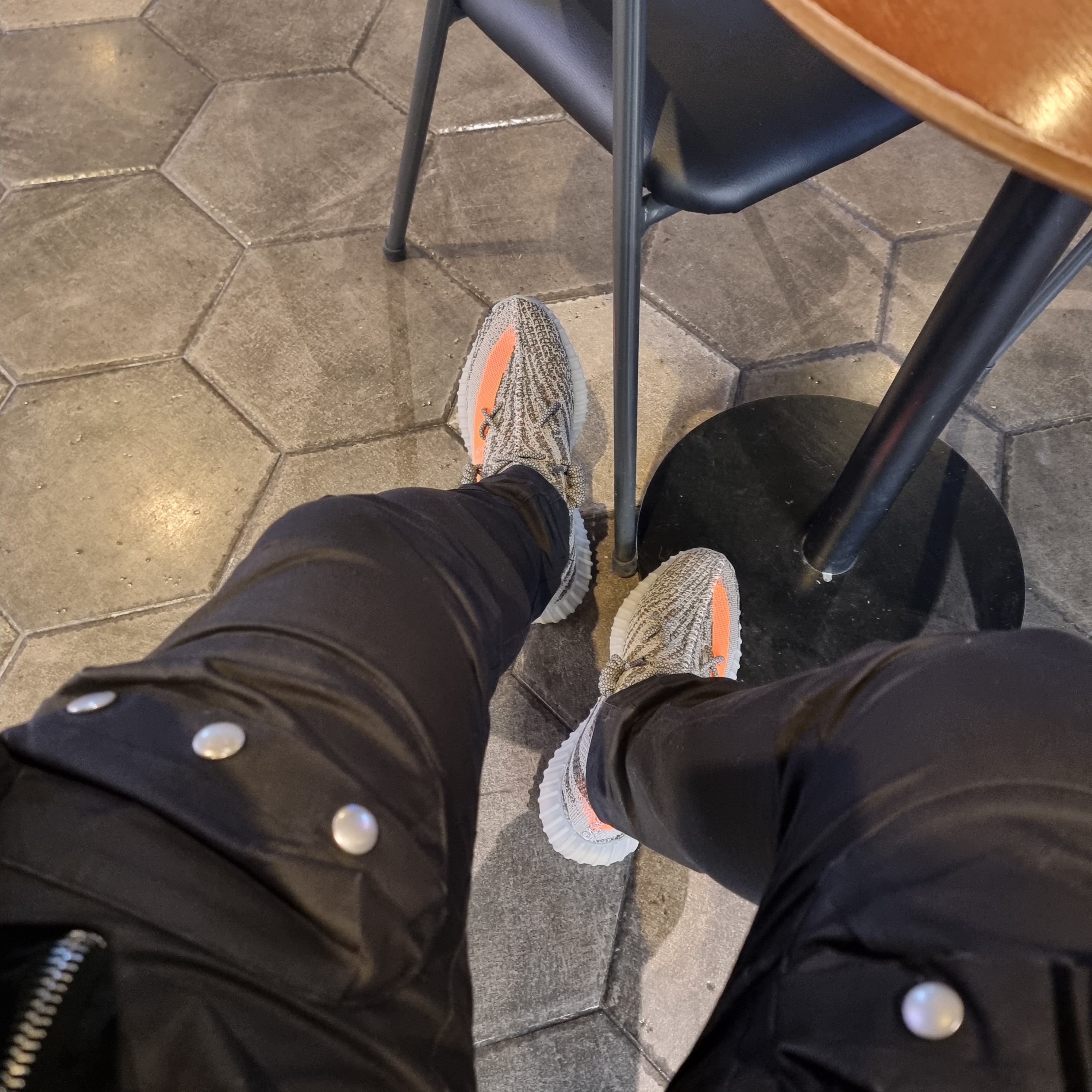 Adidas Yeezy Boost 350 V2 Beluga - Reflective 착용 스타일 - 1