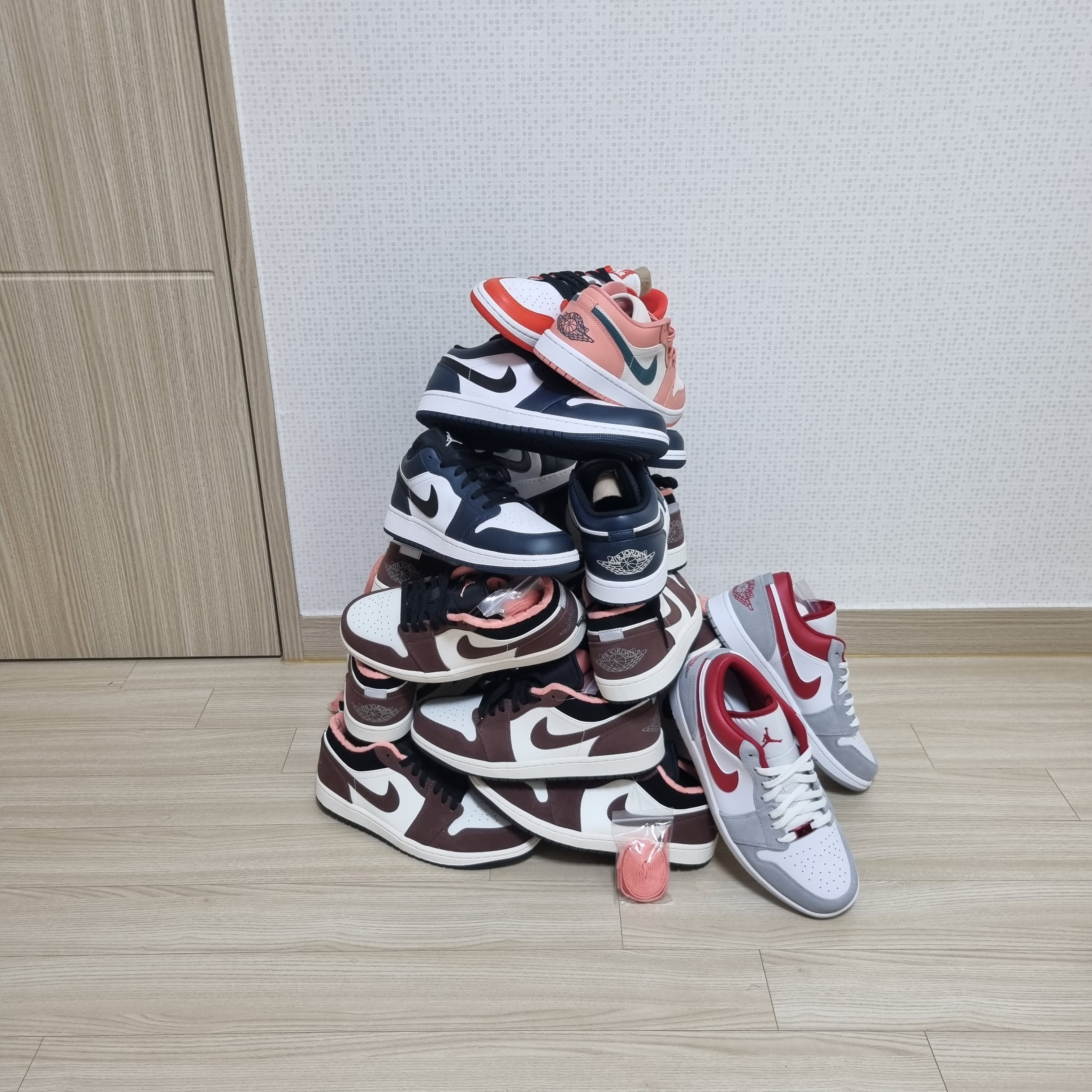 (W) Jordan 1 Low OG Starfish, Jordan 1 Low Dark Teal 착용 스타일 - 1