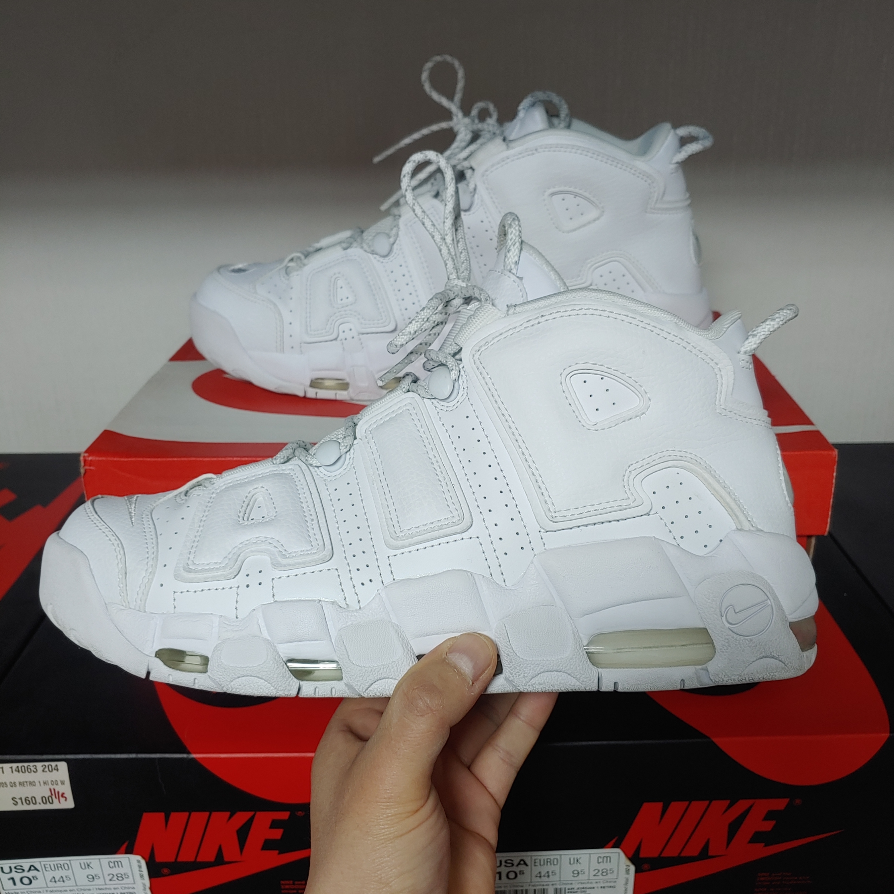 Nike Air More Uptempo Triple White 착용 스타일 - 2