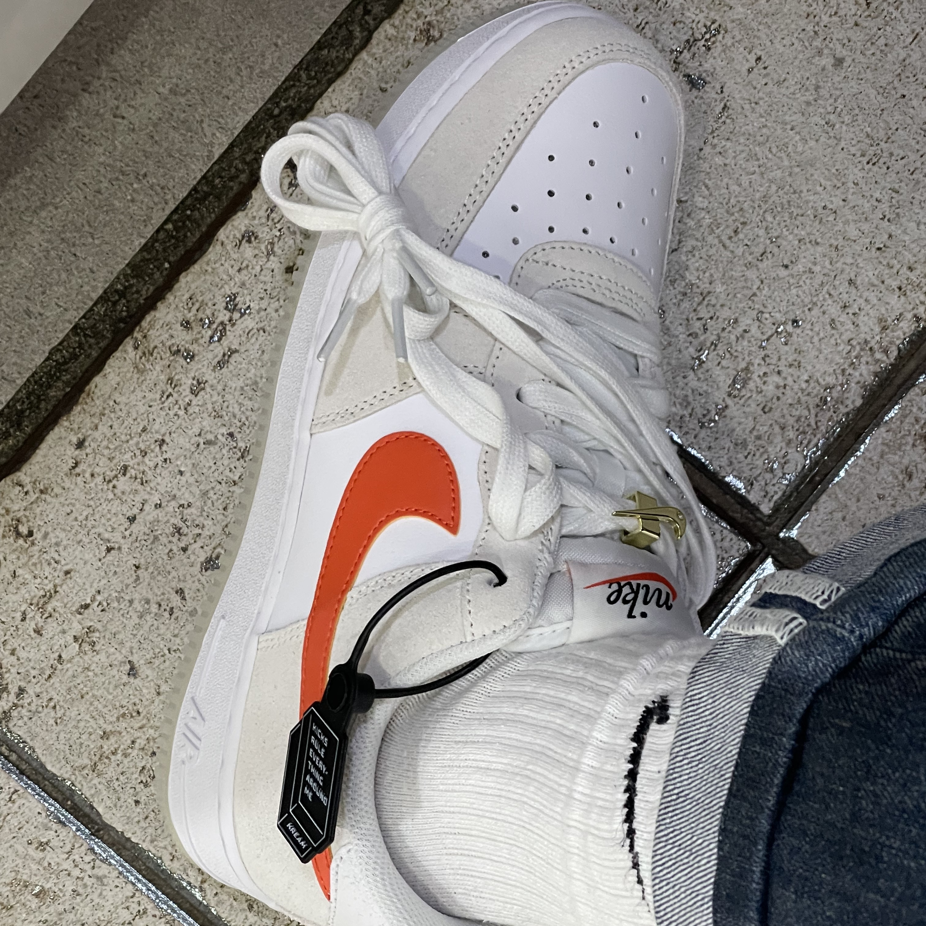 (W) Nike Air Force 1 '07 SE First Use Orange Sail 착용 스타일 - 2