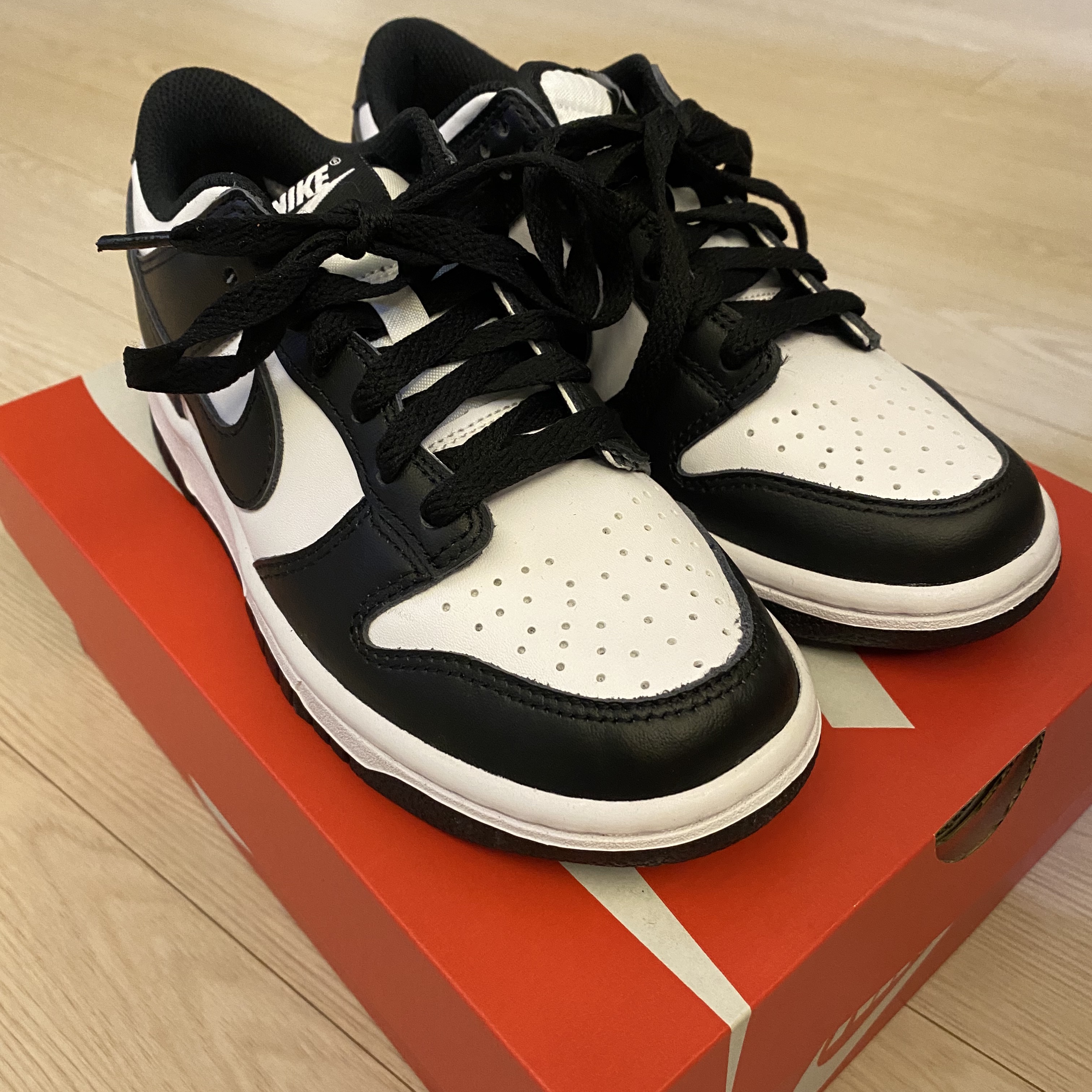 (GS) Nike Dunk Low Black 착용 스타일 - 2