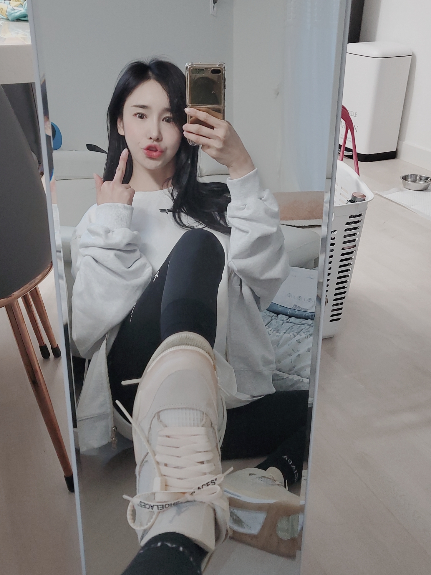 (W) Jordan 4 x Off-White Retro SP Sail 착용 스타일