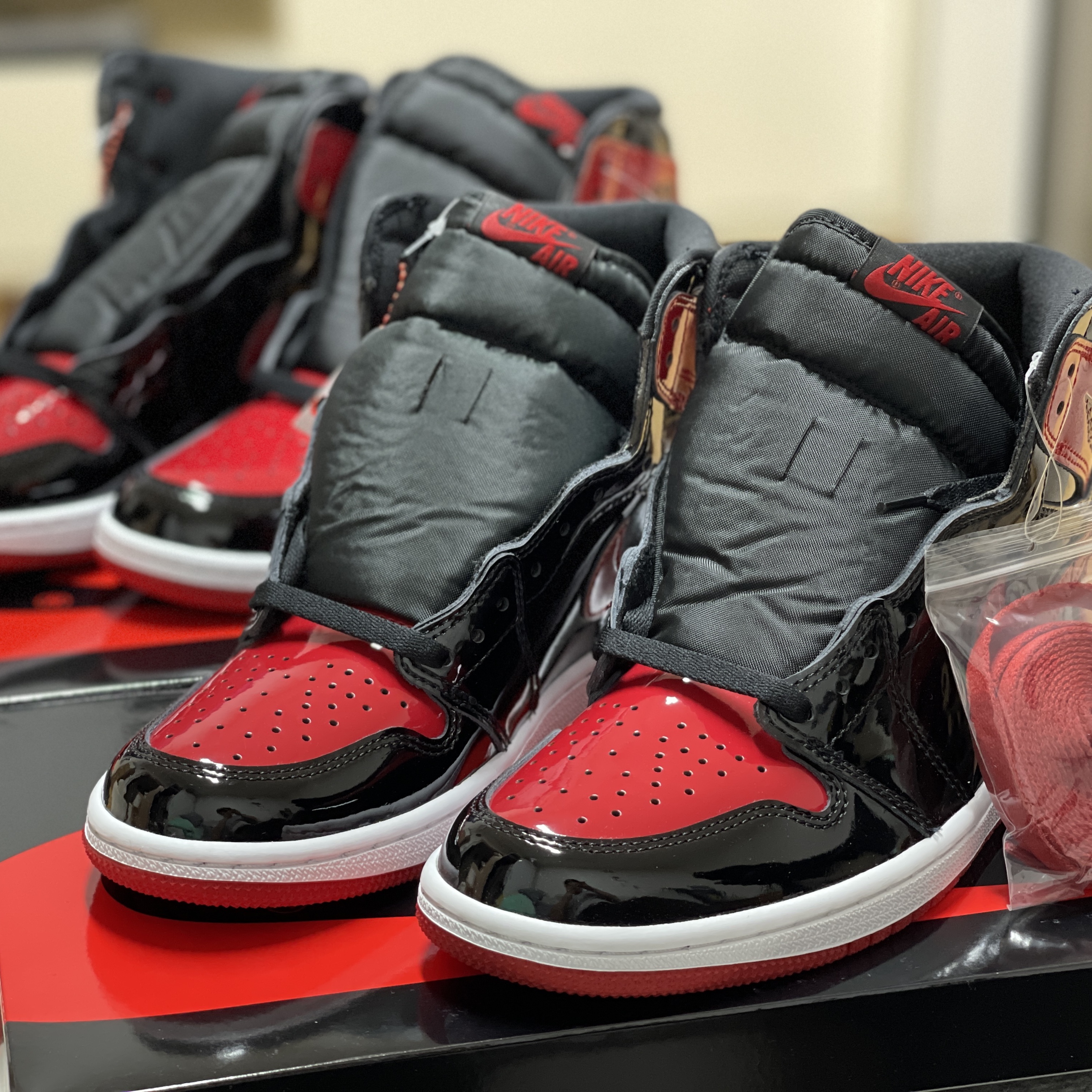 Jordan 1 Retro High OG Patent Bred 착용 스타일 - 1