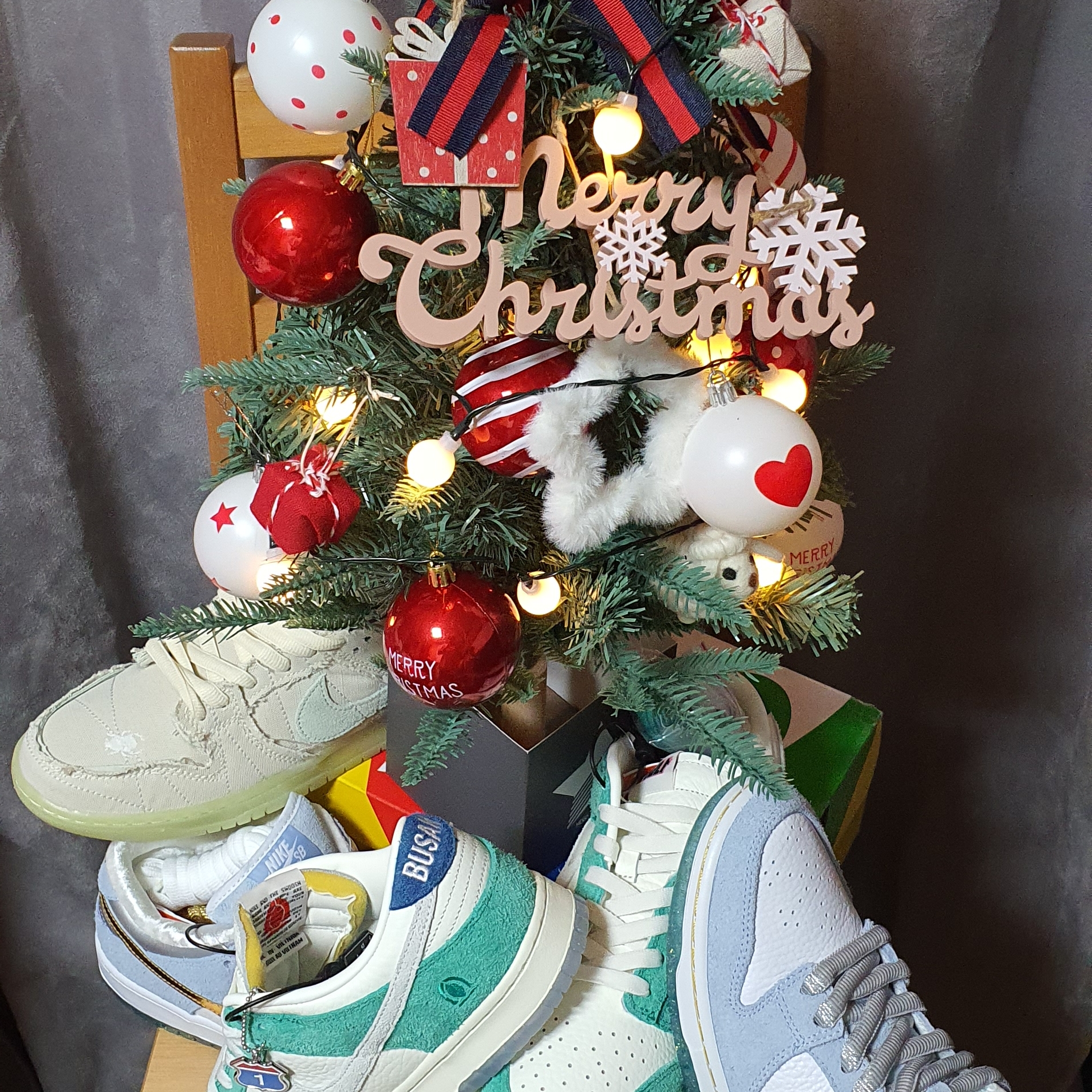 Nike x Sean Cliver SB Dunk Low Holiday Special, Nike x Kasina Dunk Low Road Sign - Kasina Exclusive 착용 스타일