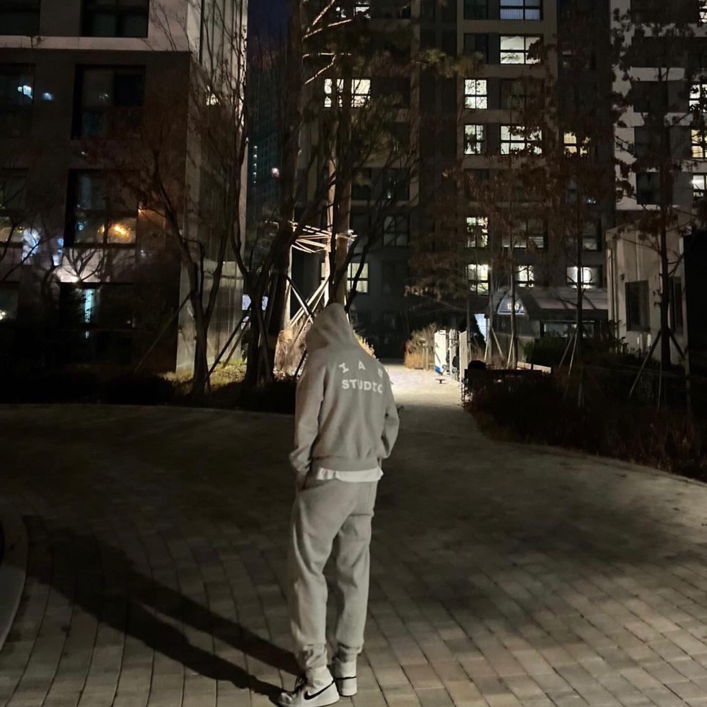 IAB Studio Hoodie Gray - 21SS, (W) Jordan 1 Mid Grey Fog 착용 스타일 - 1