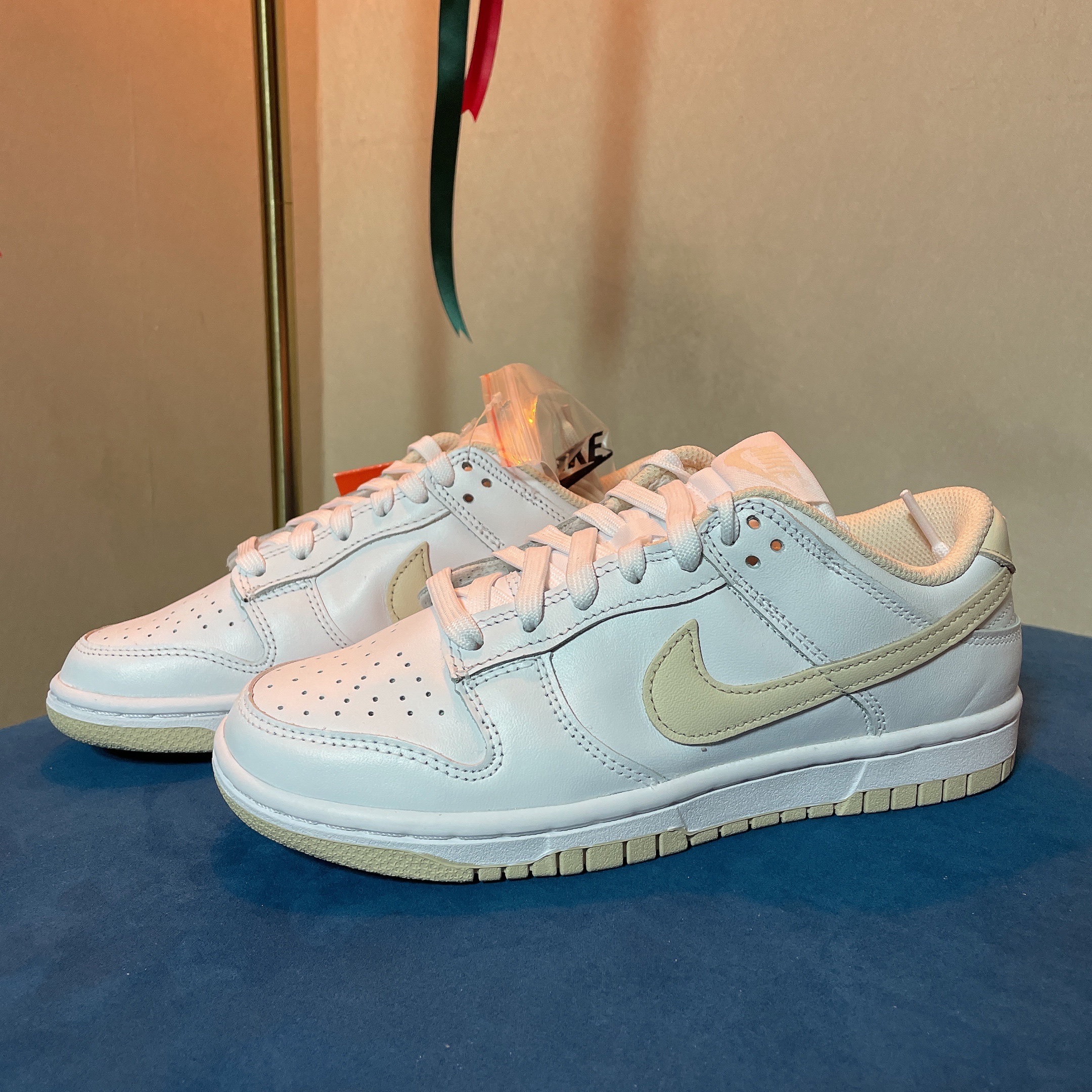 (W) Nike Dunk Low Pearl White 착용 스타일
