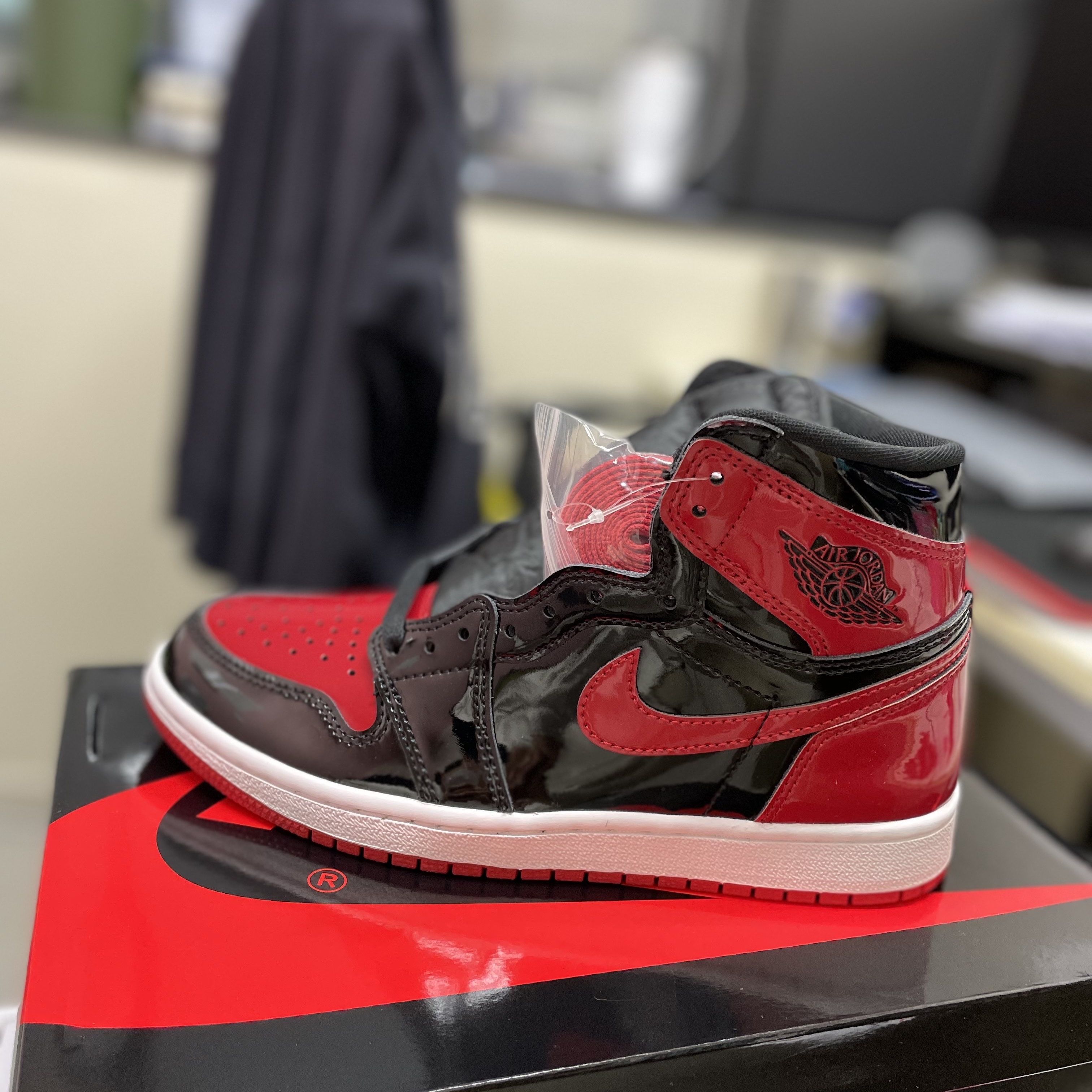 Jordan 1 Retro High OG Patent Bred 착용 스타일 - 1