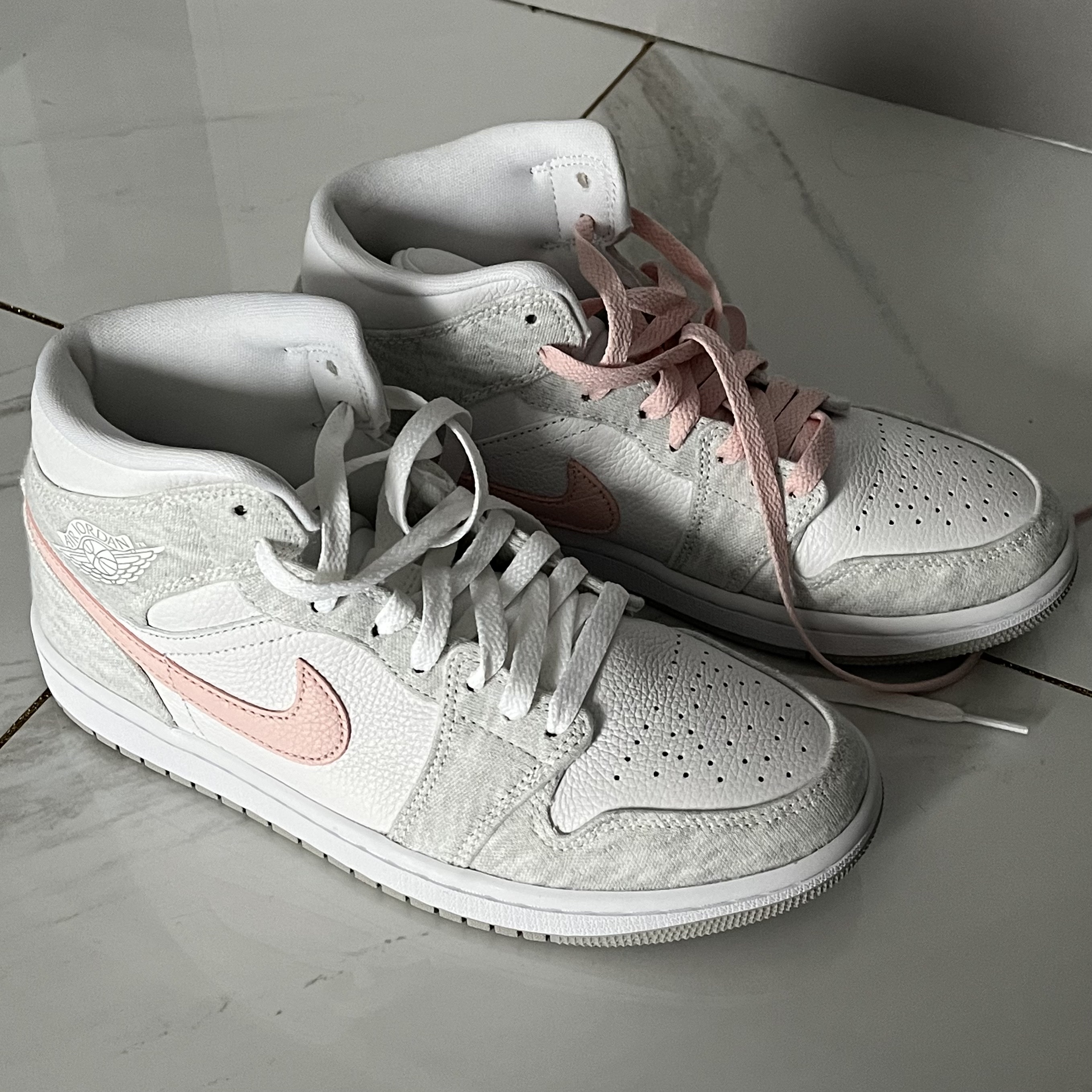 (W) Jordan 1 Mid SE Light Iron Ore 착용 스타일 - 2