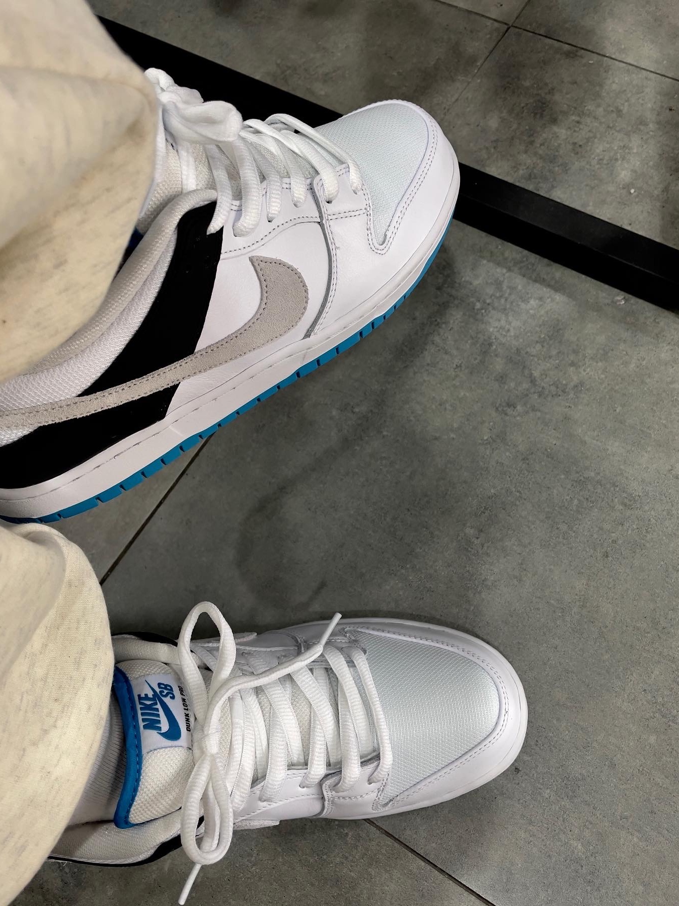 Nike SB Dunk Low Pro Laser Blue, Supreme Shockcord Camp Cap Stone - 21FW 착용 스타일 - 4