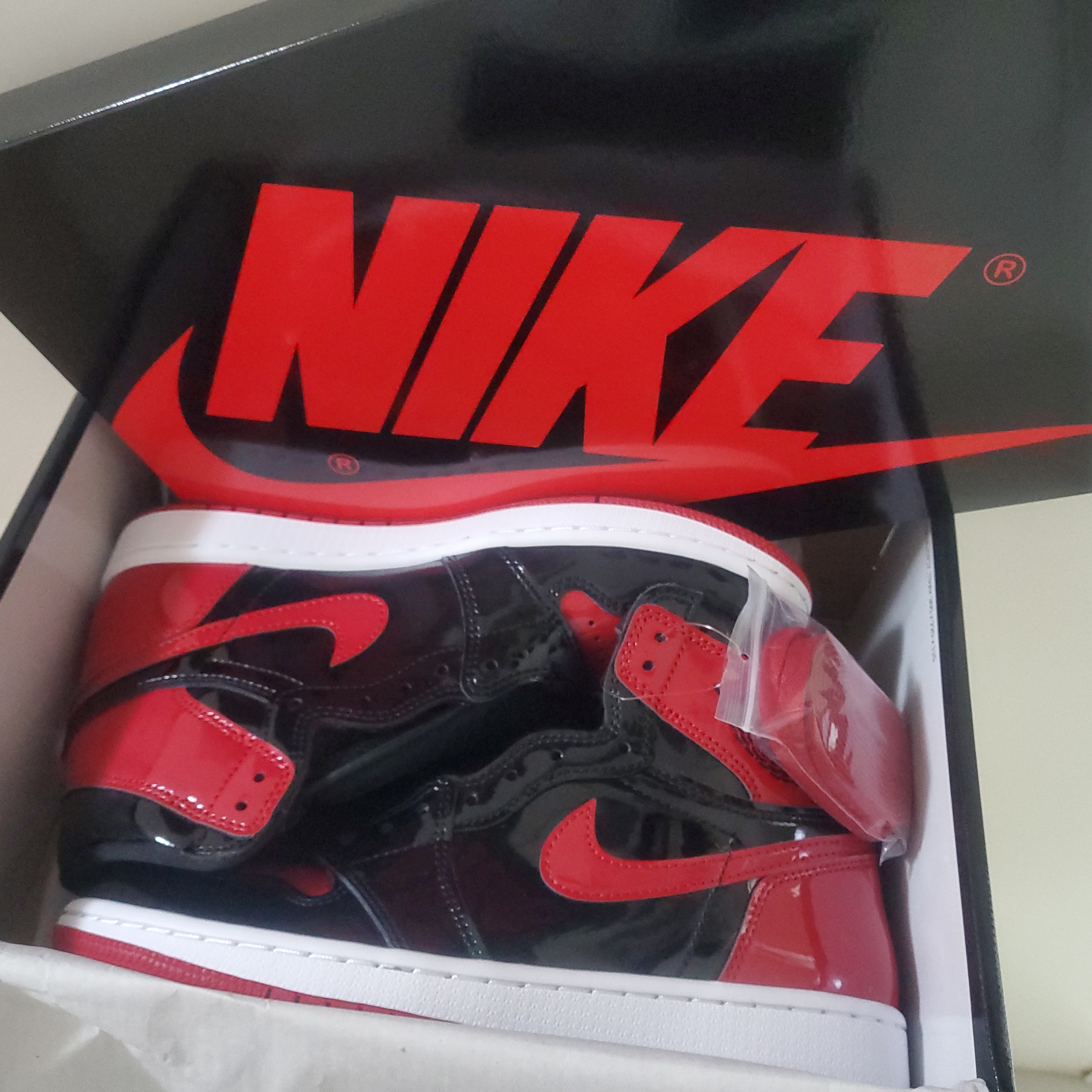 Jordan 1 Retro High OG Patent Bred 착용 스타일 - 5
