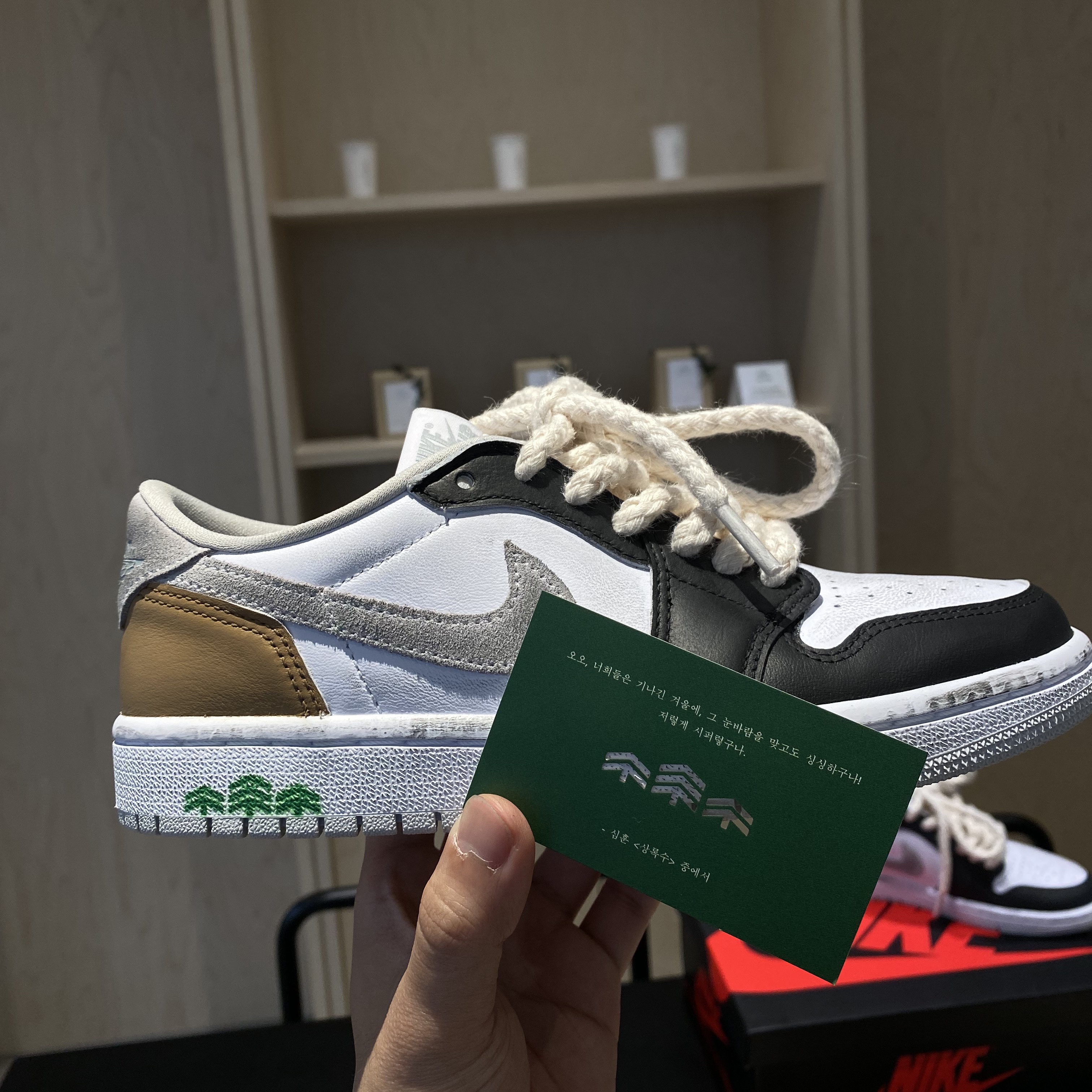 (W) Jordan 1 Low OG Neutral Grey 착용 스타일 - 1