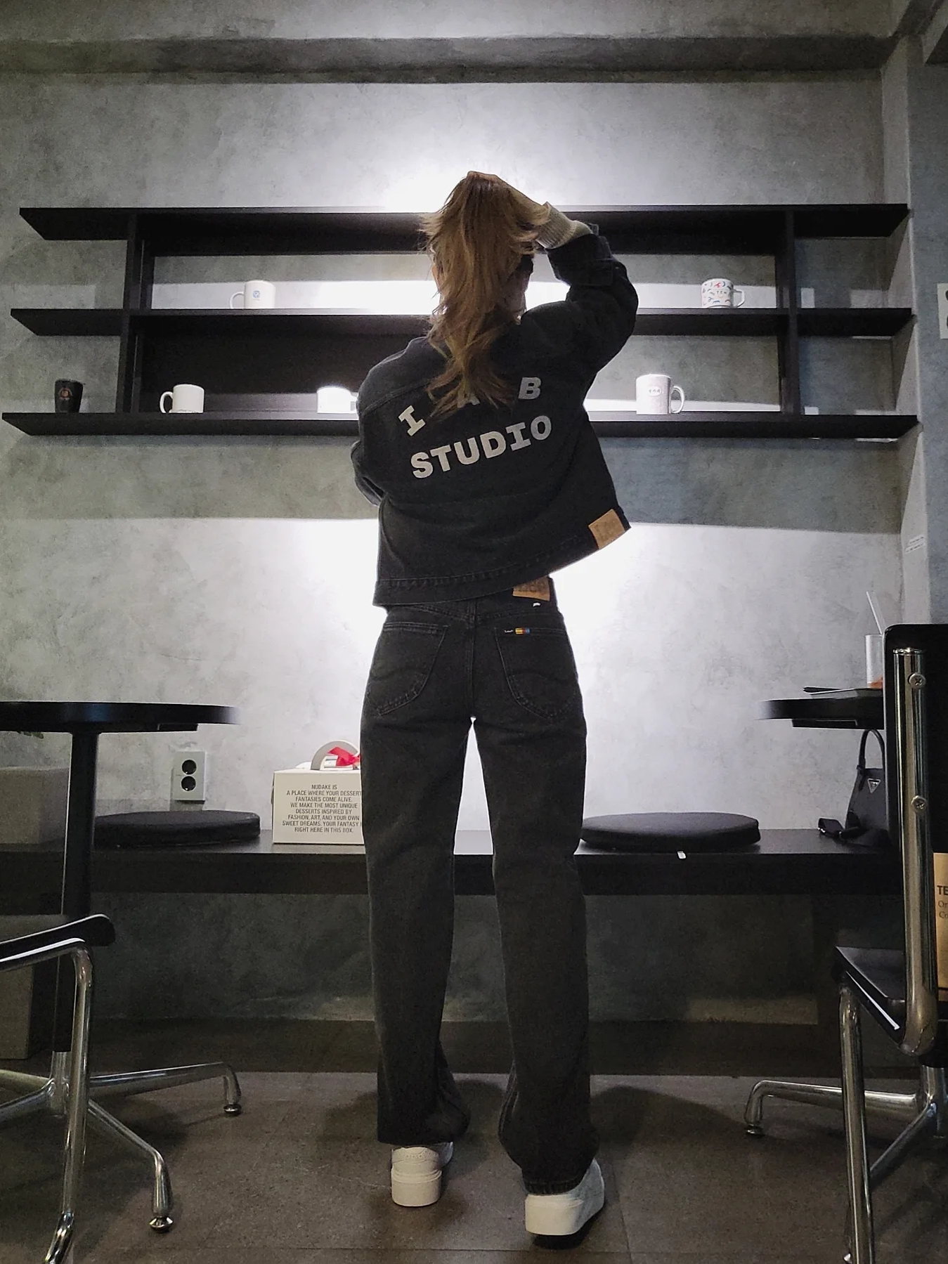 IAB Studio x Lee Denim Jacket Black, IAB Studio x Lee Denim Jeans Black 착용 스타일 - 1