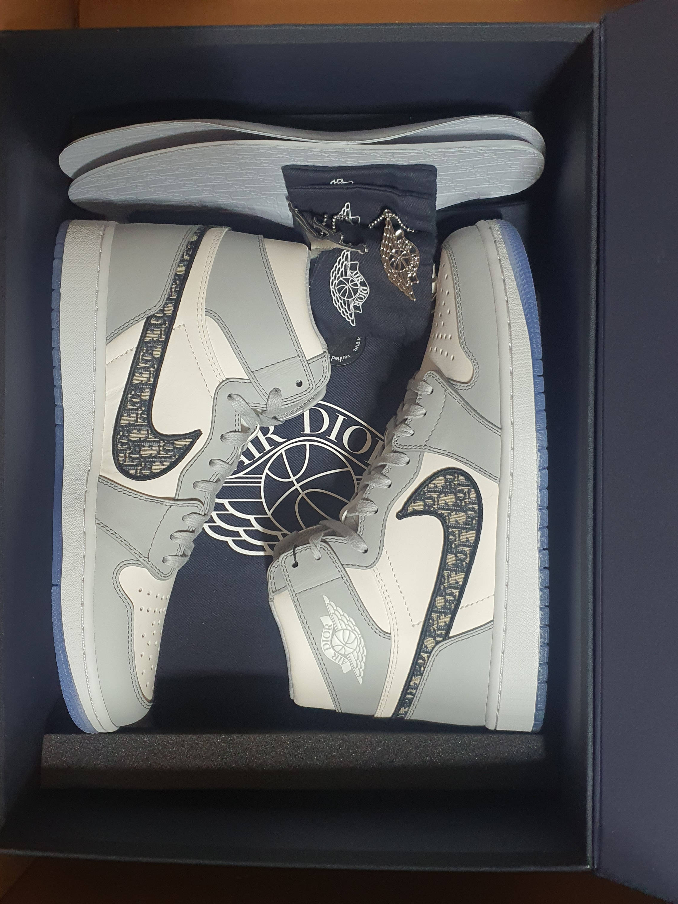 Jordan 1 x Dior High OG 착용 스타일