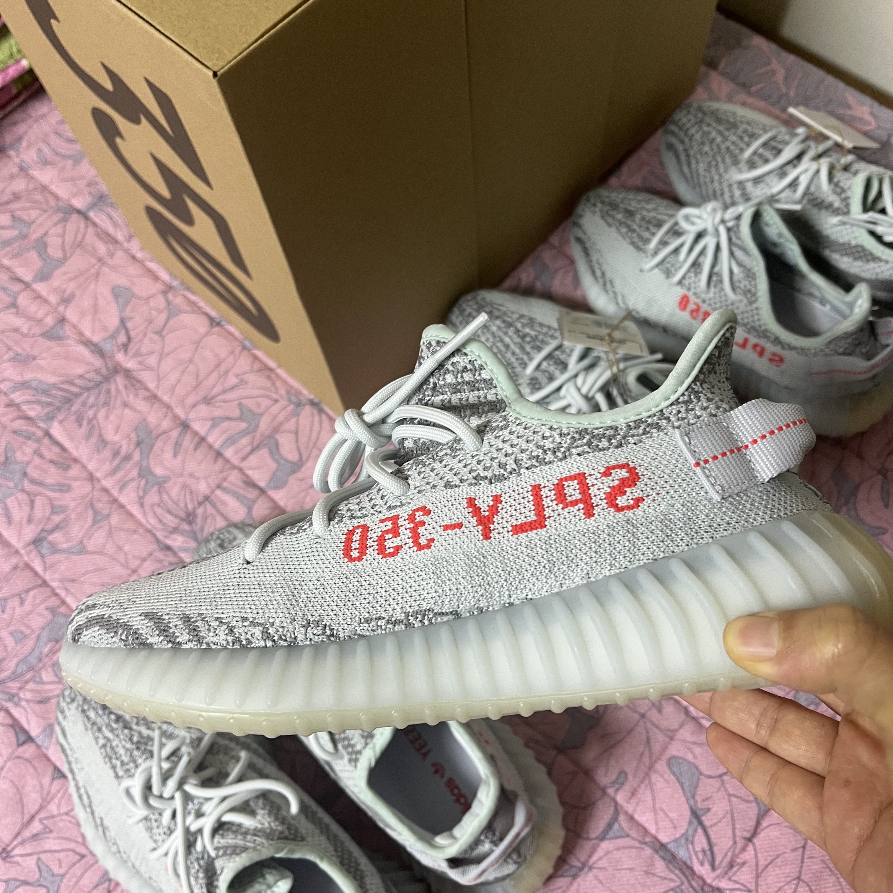 Adidas Yeezy Boost 350 V2 Blue Tint 2017 착용 스타일 - 1