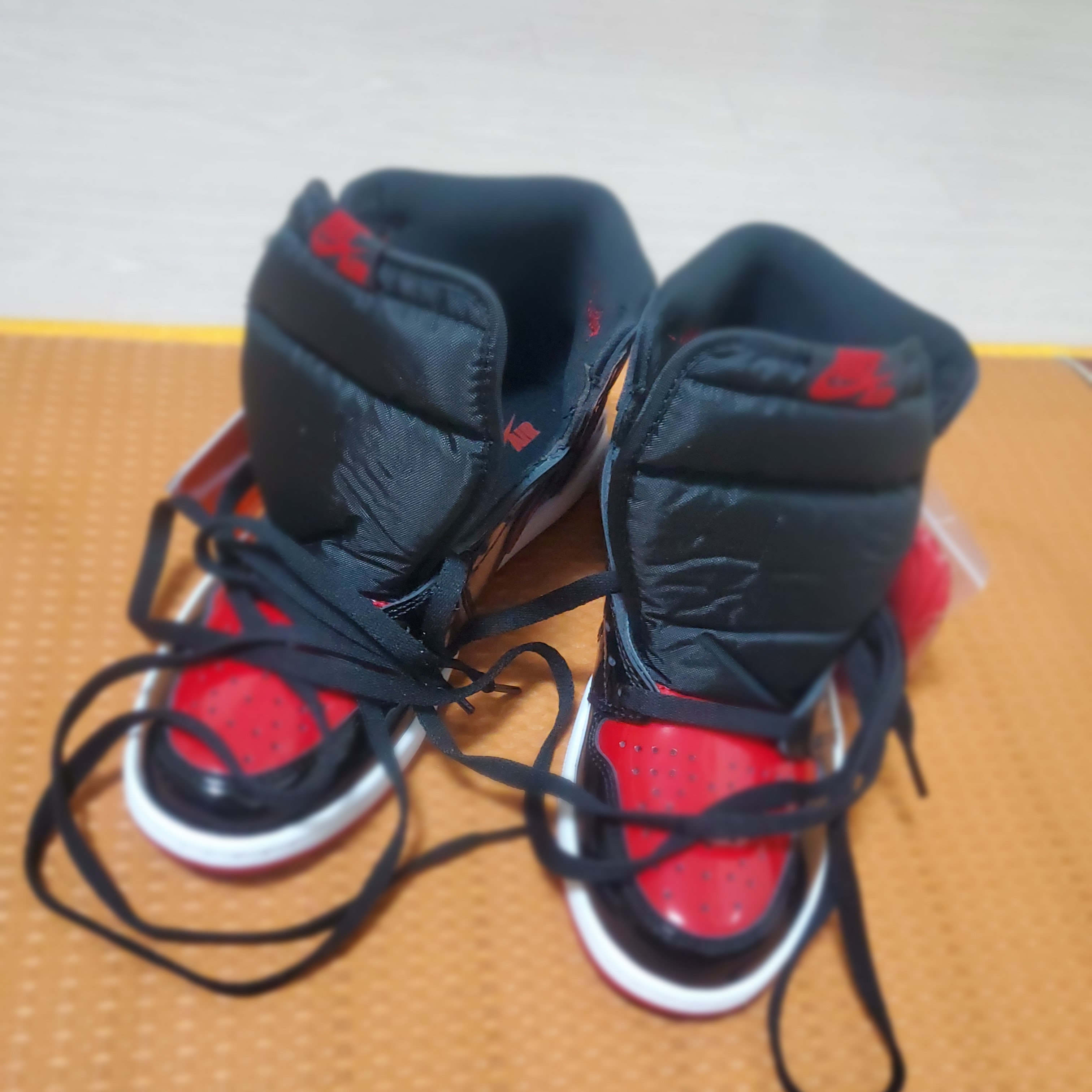 Jordan 1 Retro High OG Patent Bred 착용 스타일 - 2
