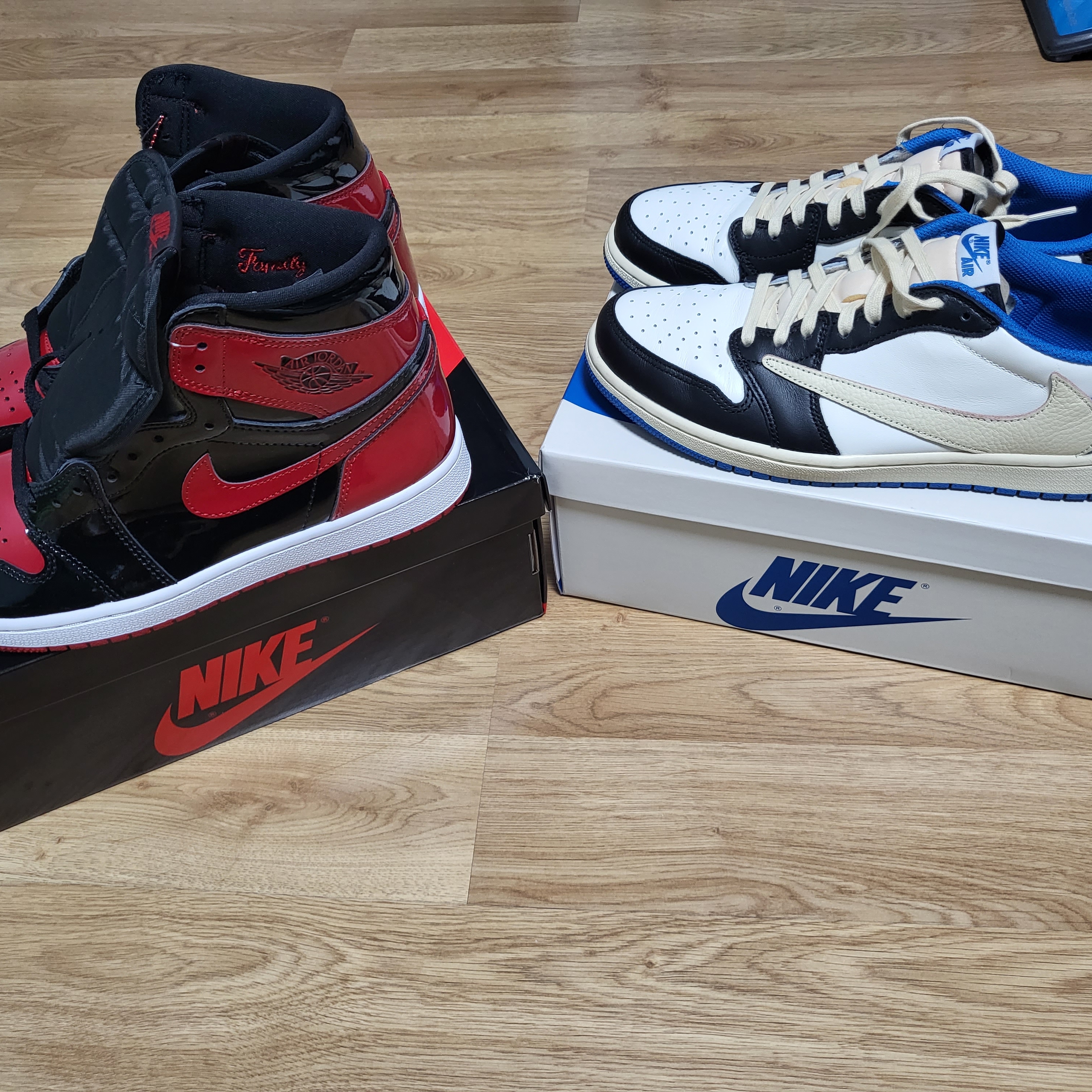 Jordan 1 x Travis Scott x Fragment Retro Low OG SP Military Blue, Jordan 1 Retro High OG Patent Bred 착용 스타일