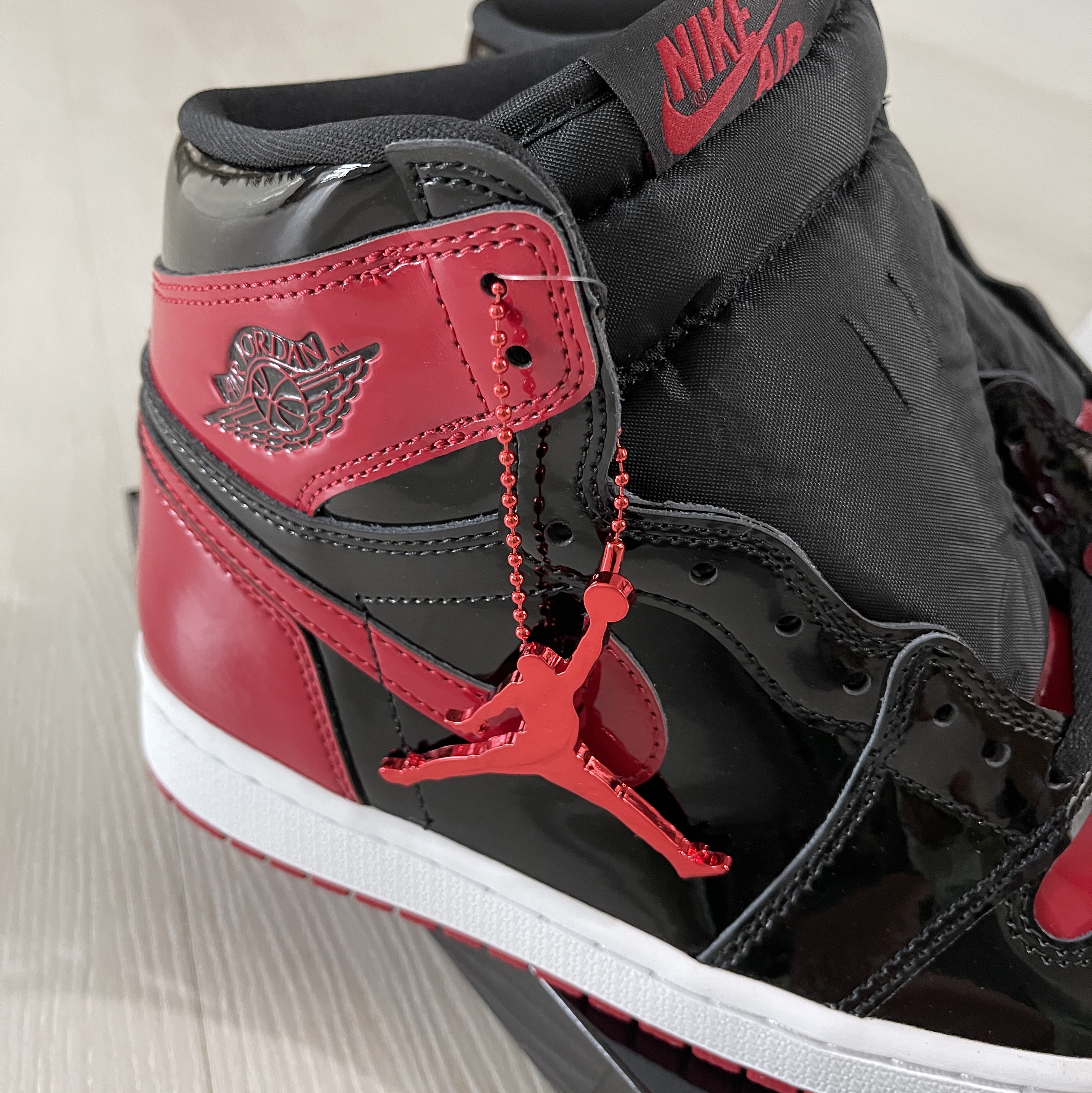 Jordan 1 Retro High OG Patent Bred 착용 스타일 - 2