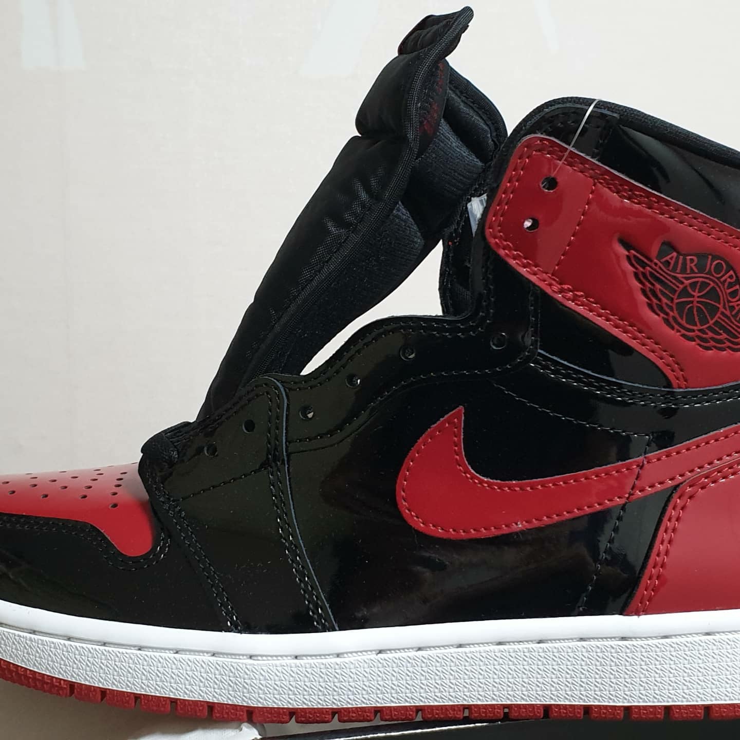 Jordan 1 Retro High OG Patent Bred 착용 스타일 - 1