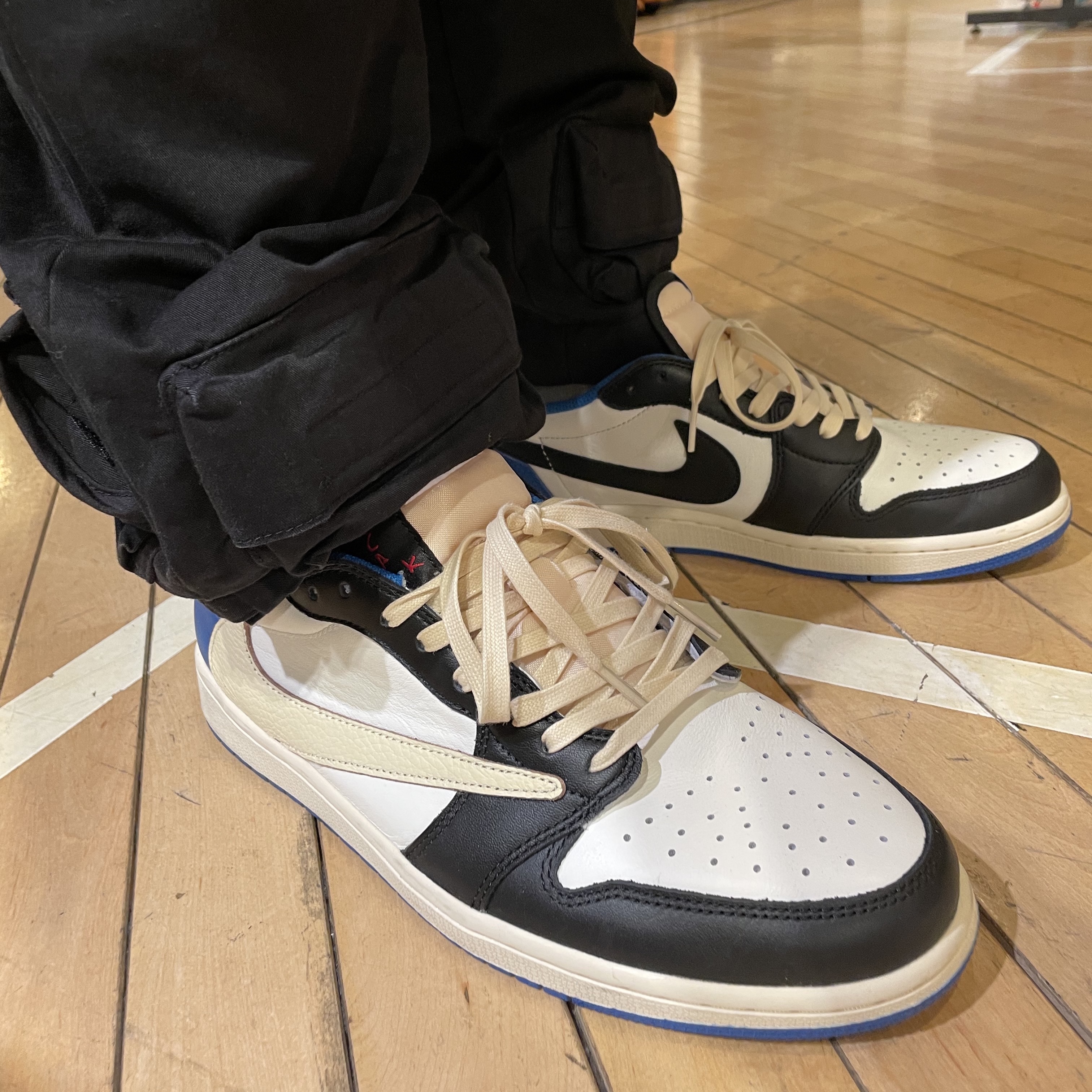 Jordan 1 x Travis Scott x Fragment Retro Low OG SP Military Blue 착용 스타일 - 4