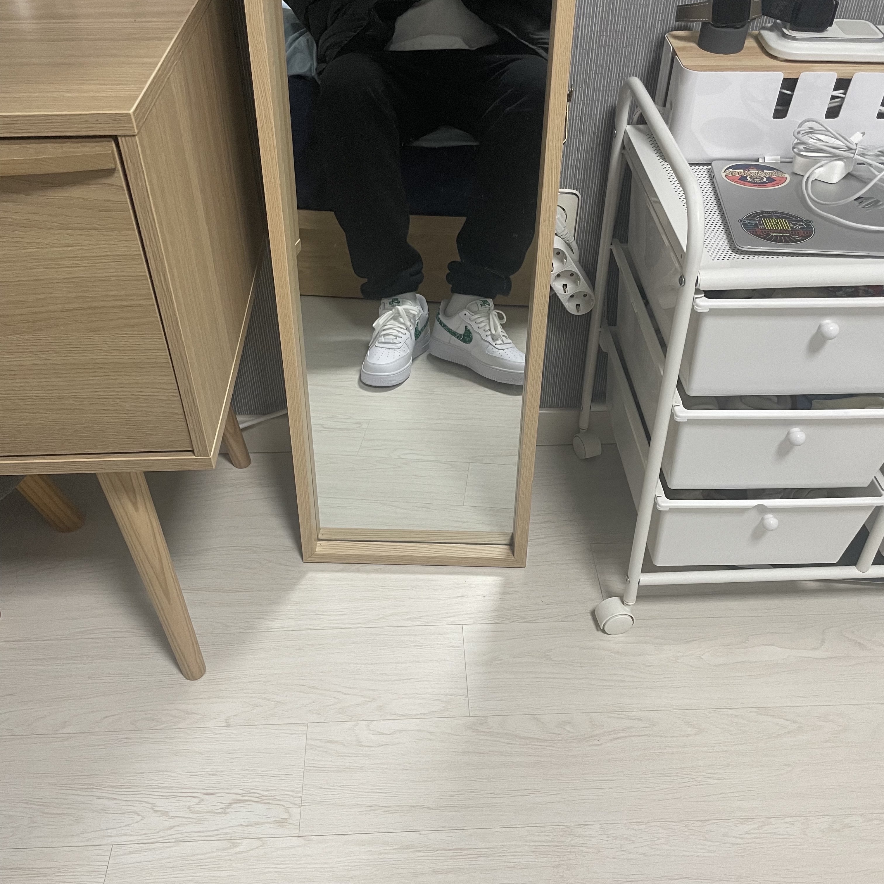 (W) Nike Air Force 1 '07 Essential Paisley Swoosh White Malachite 착용 스타일