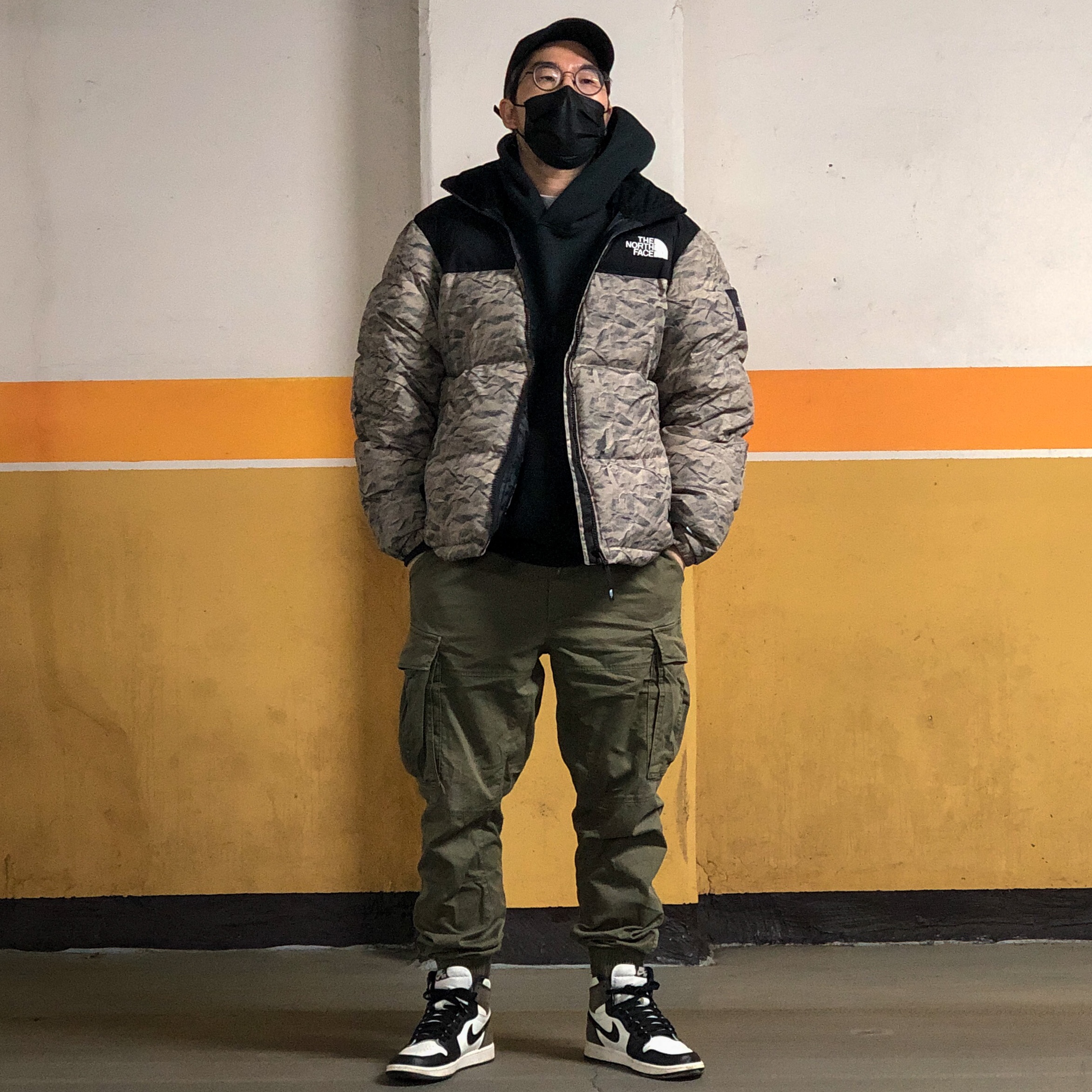 The North Face White Label Novelty Nuptse Down Jacket Beige, Jordan 1 Retro High OG Black Mocha 착용 스타일