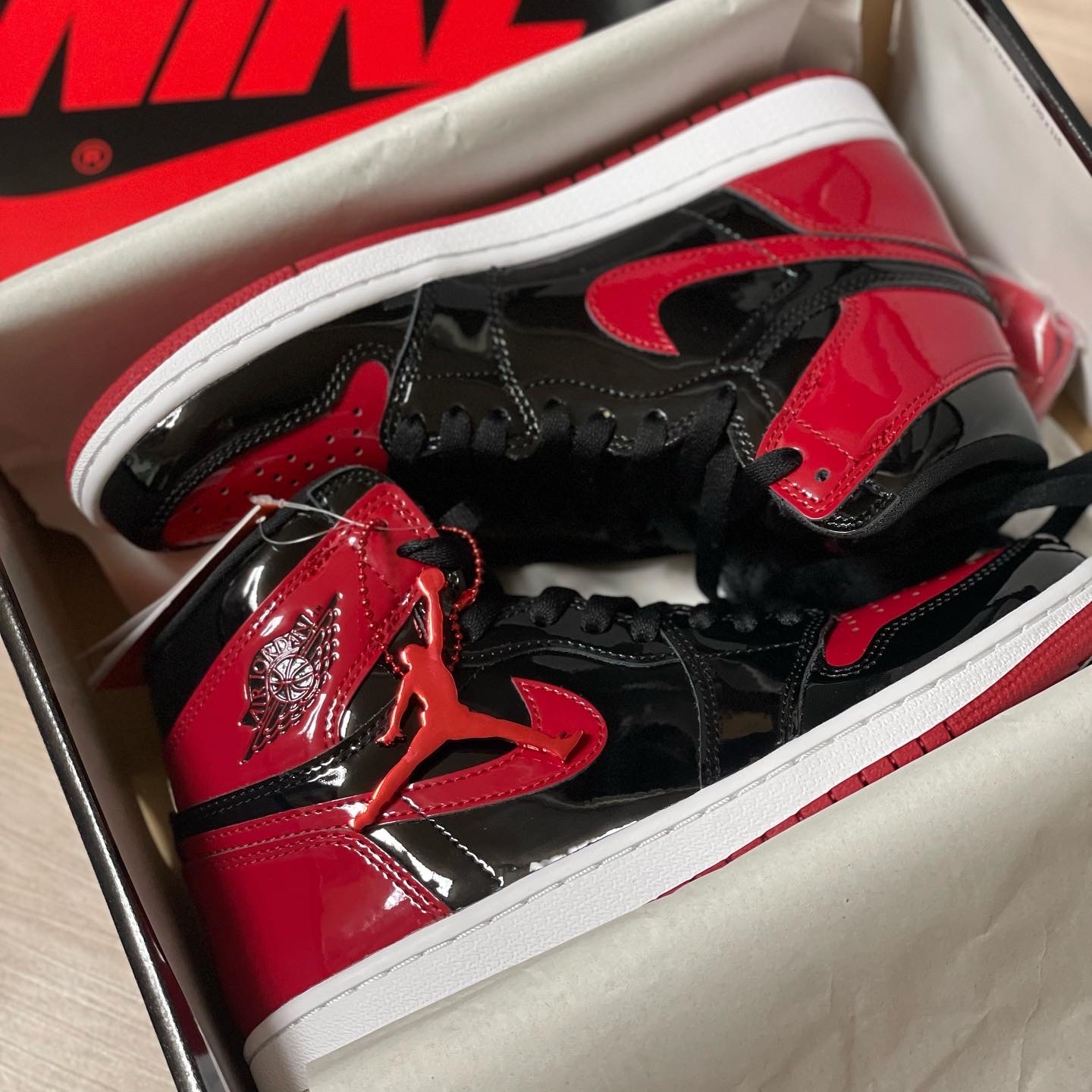 Jordan 1 Retro High OG Patent Bred 착용 스타일 - 2