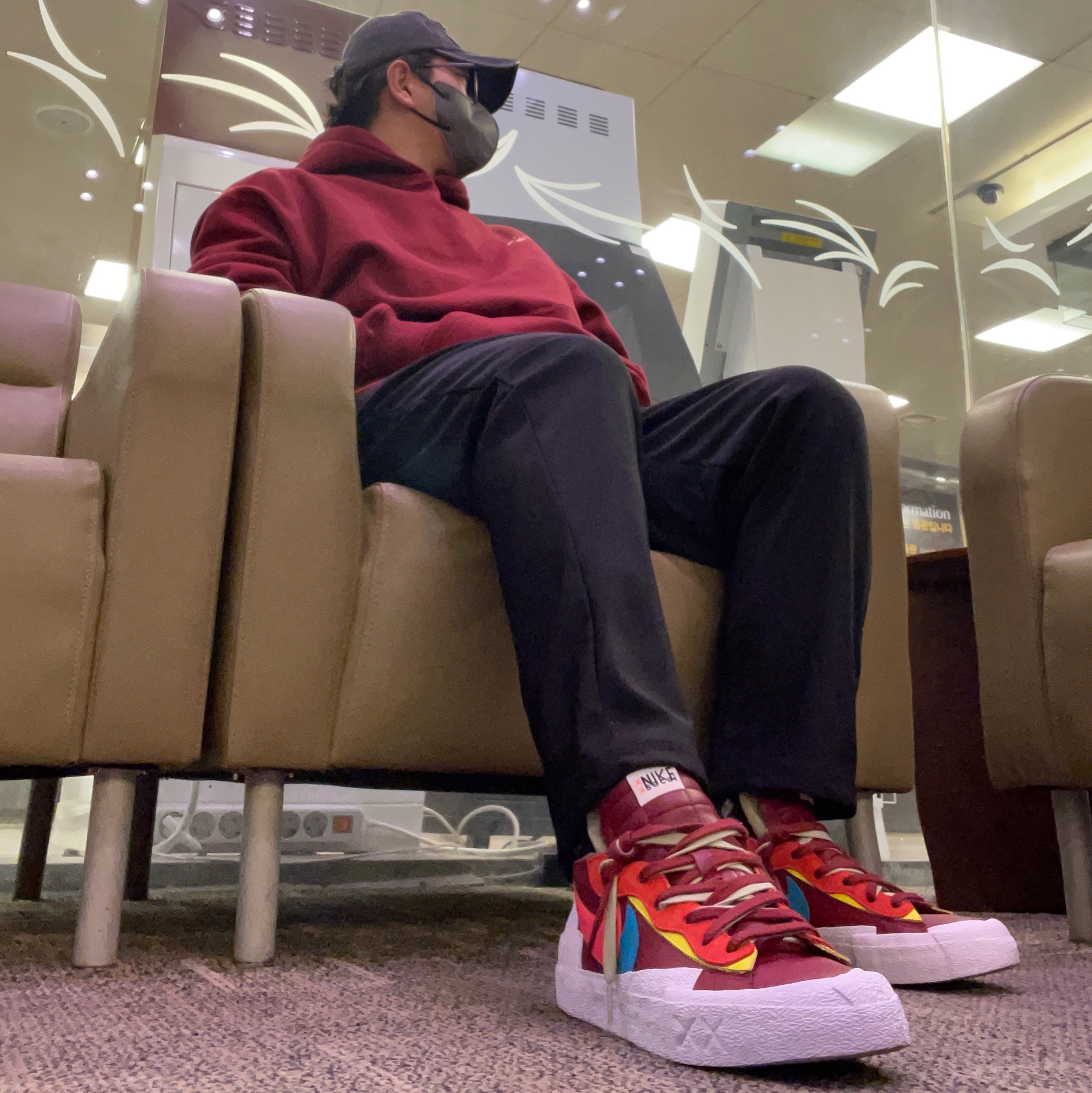 Nike x Sacai x Kaws Blazer Low Team Red, IAB Studio Hoodie Raspberry 착용 스타일