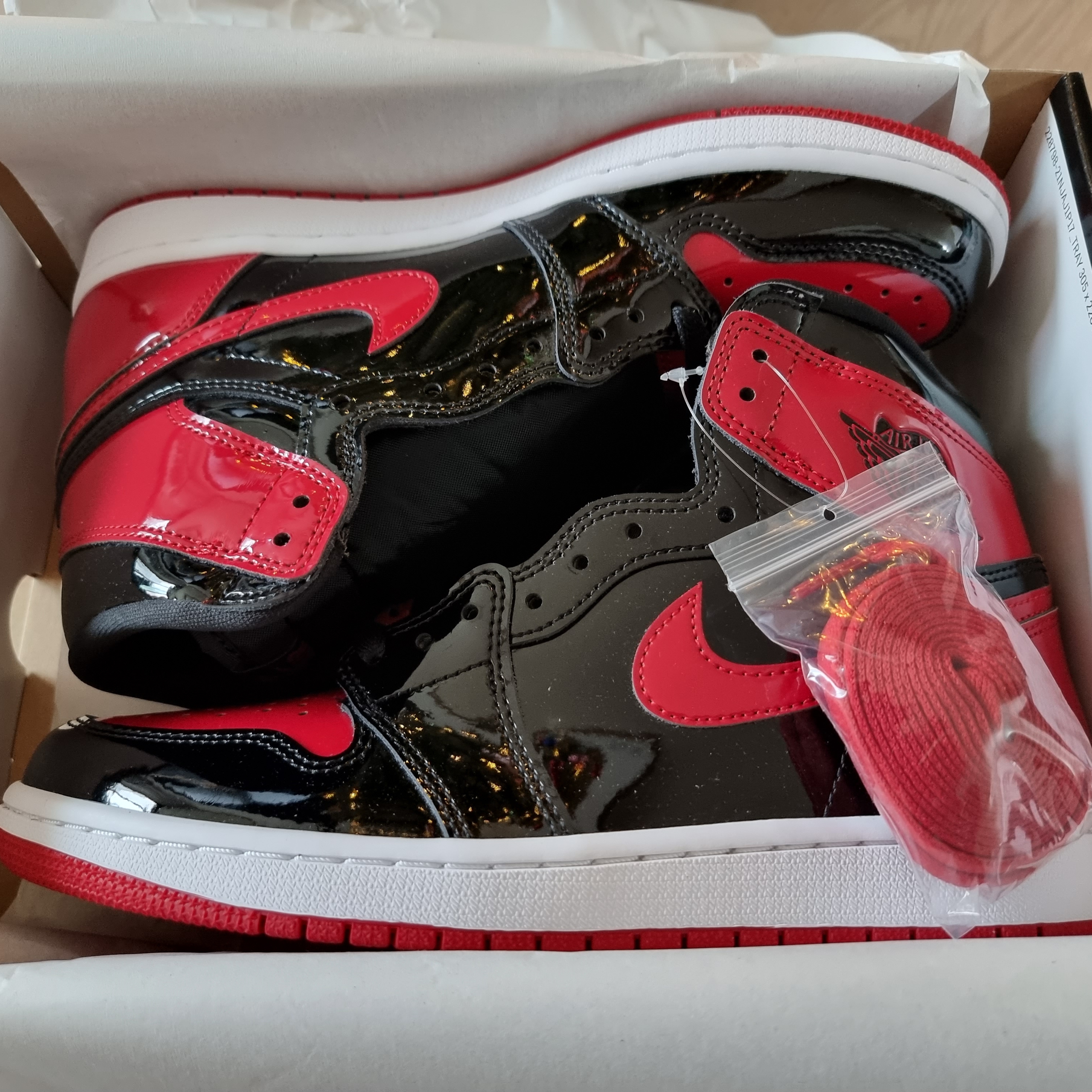 Jordan 1 Retro High OG Patent Bred 착용 스타일 - 2