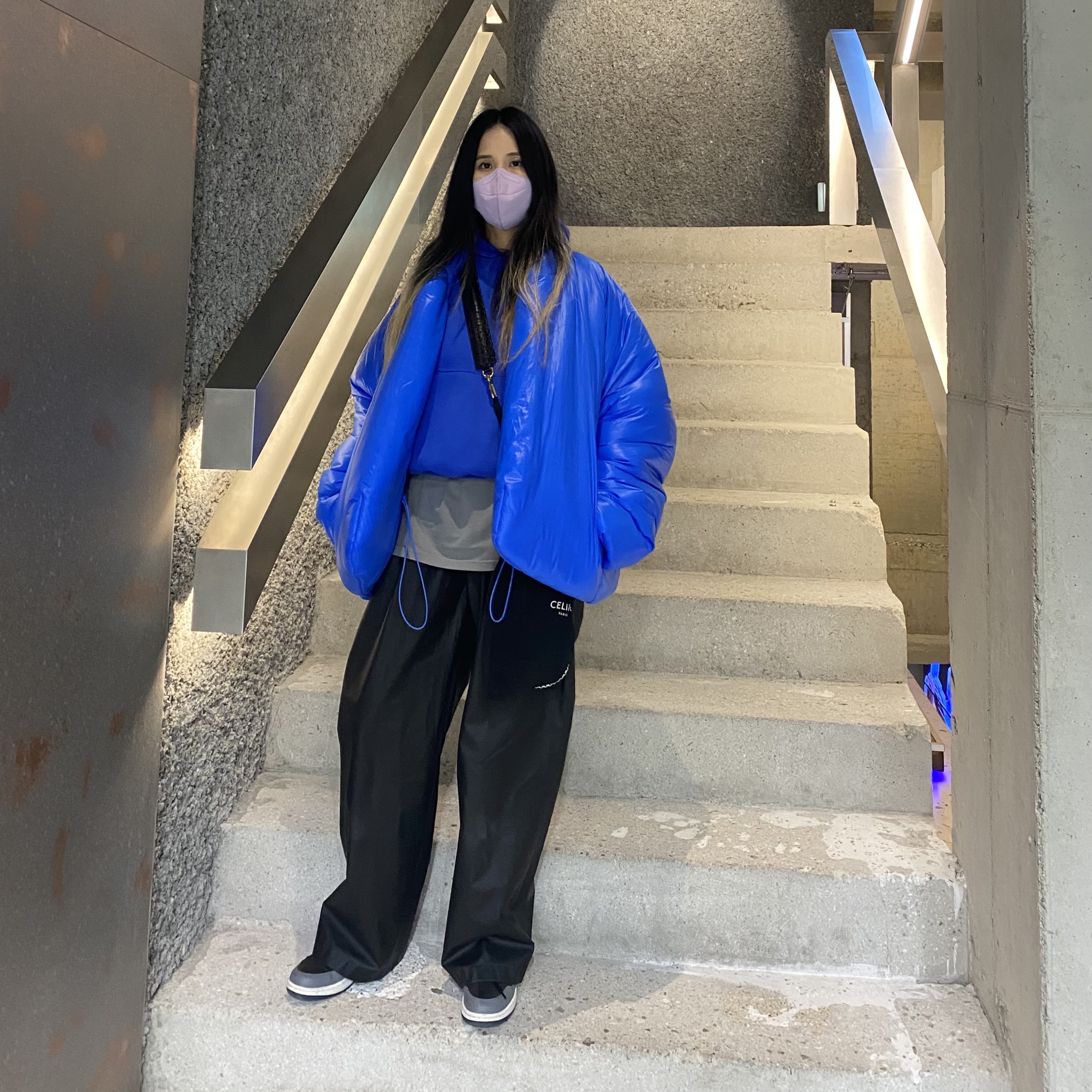 Yeezy Gap Round Jacket Blue, Yeezy Gap Hoodie Blue 착용 스타일