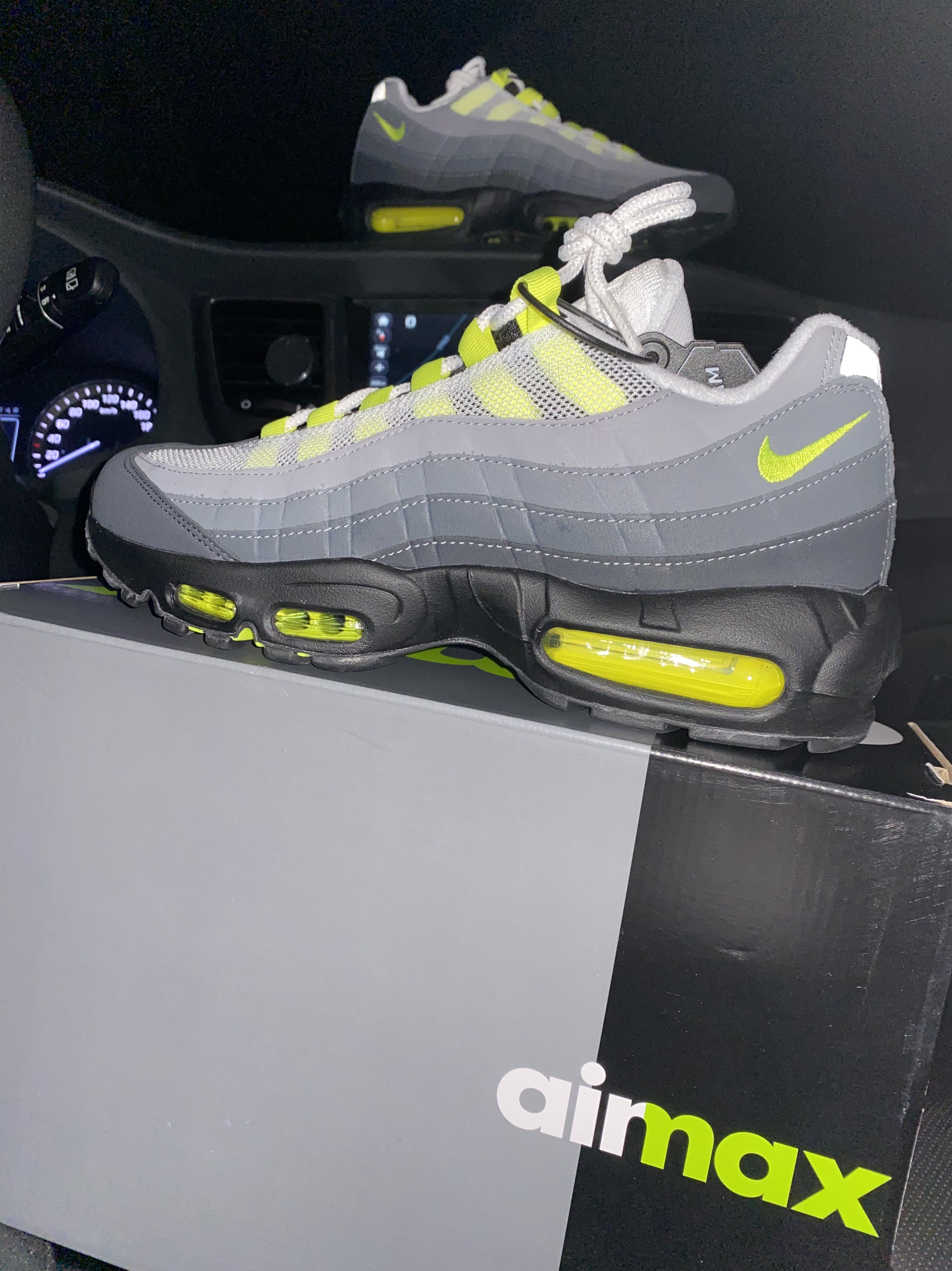 Nike Air Max 95 OG Neon Yellow 2020, Nike Air Max 97 Midnight Navy Habanero Red 착용 스타일 - 1