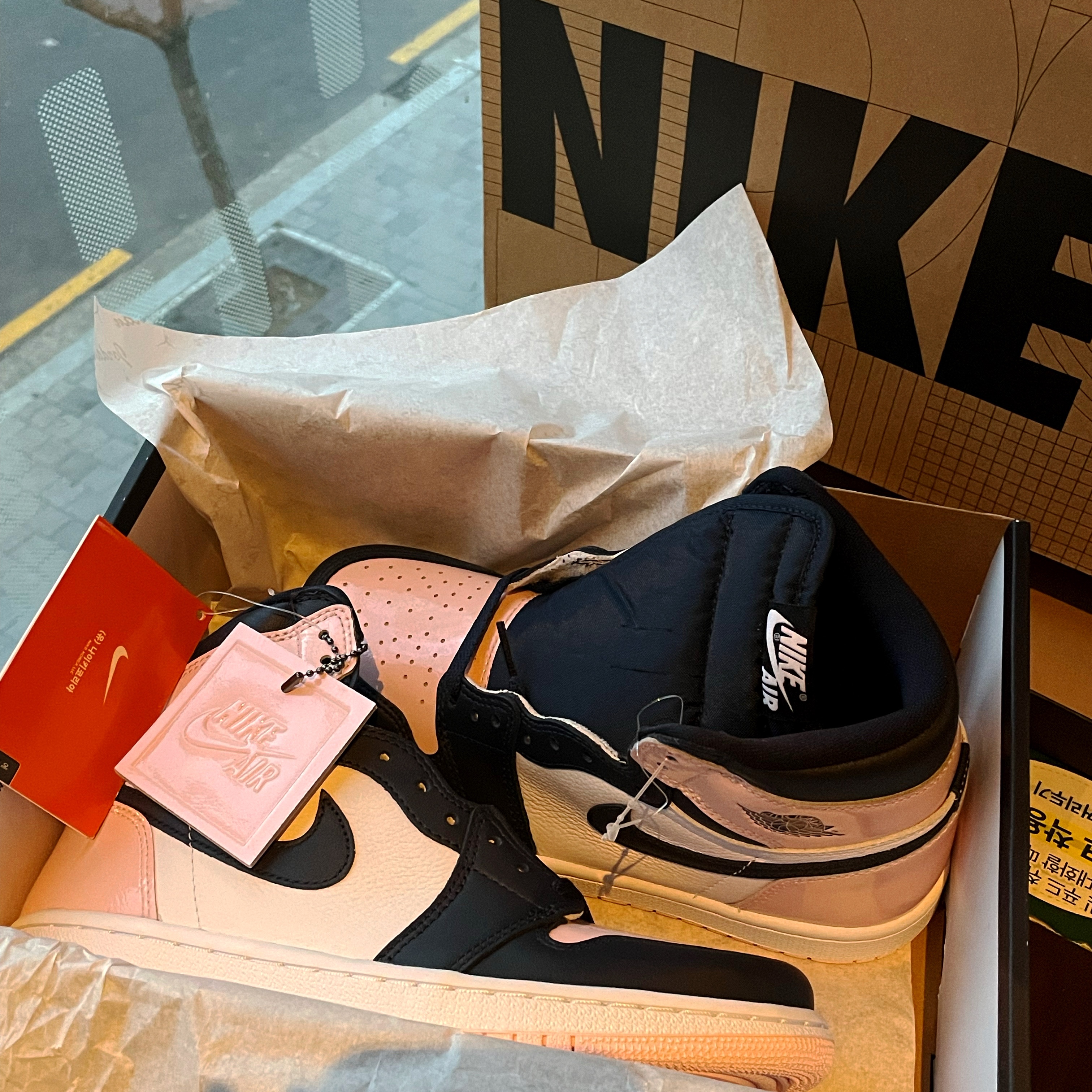 (W) Jordan 1 Retro High OG Atmosphere 착용 스타일 - 2