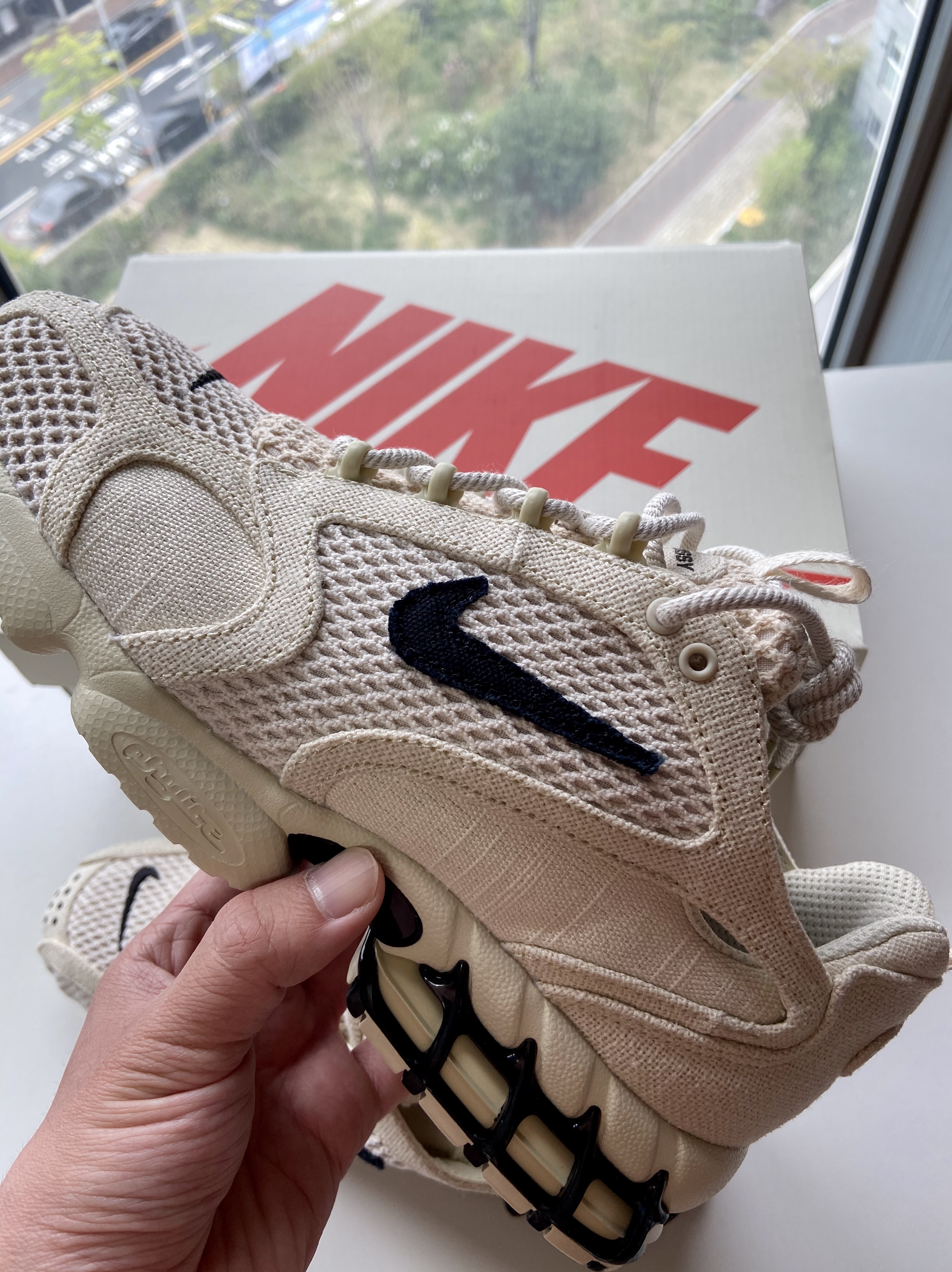 Nike x Stussy Air Zoom Spiridon Cage 2 Fossil 착용 스타일