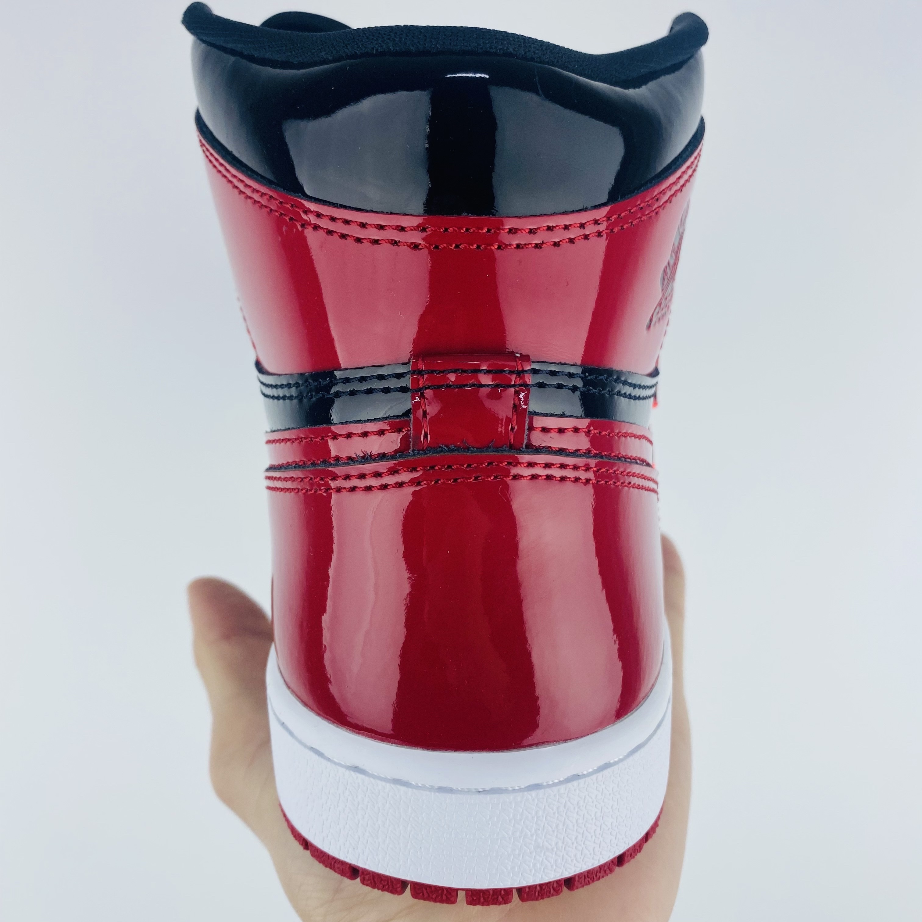 Jordan 1 Retro High OG Patent Bred 착용 스타일 - 3